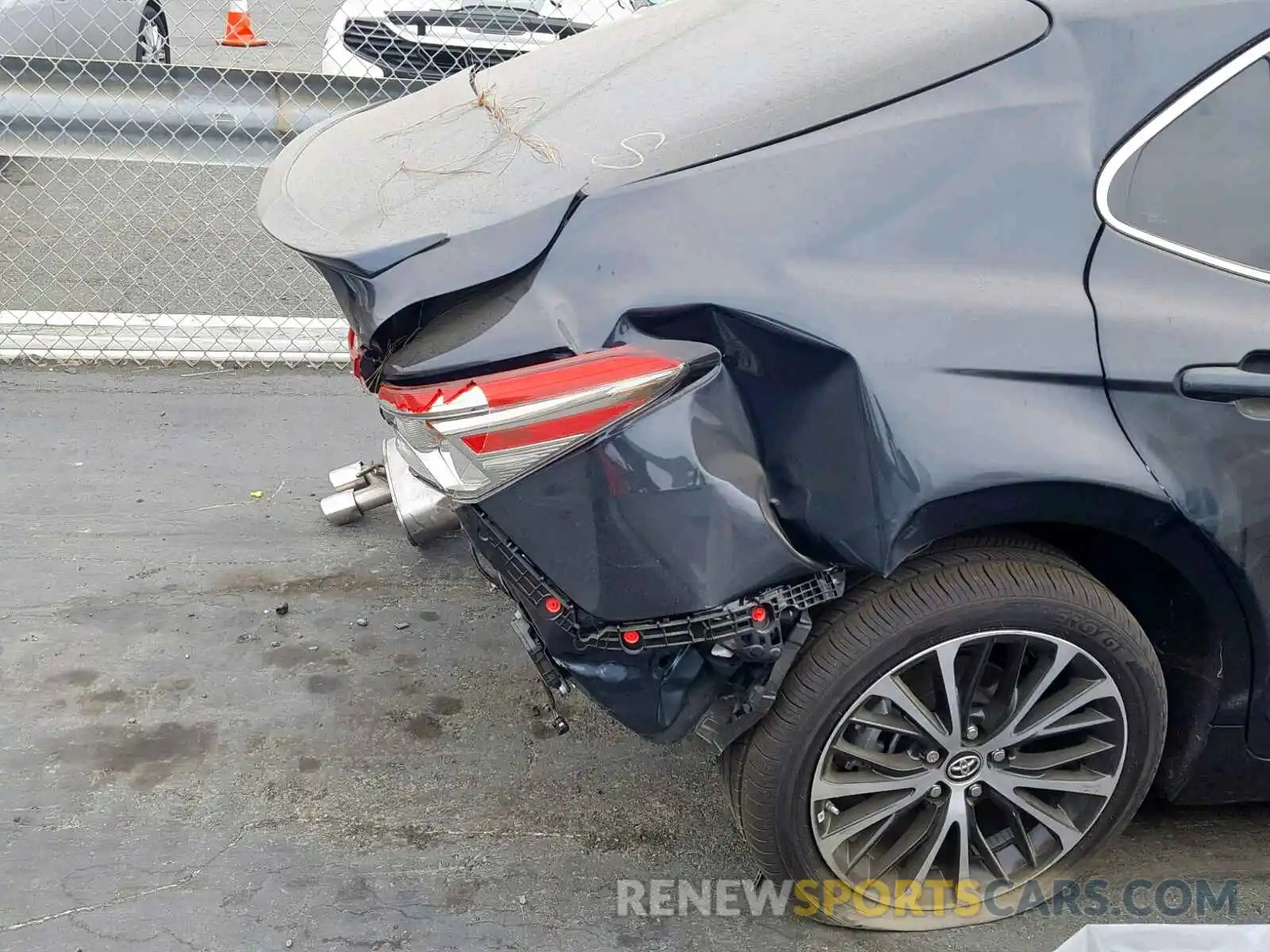 10 Photograph of a damaged car 4T1B21HK9KU514578 TOYOTA CAMRY 2019