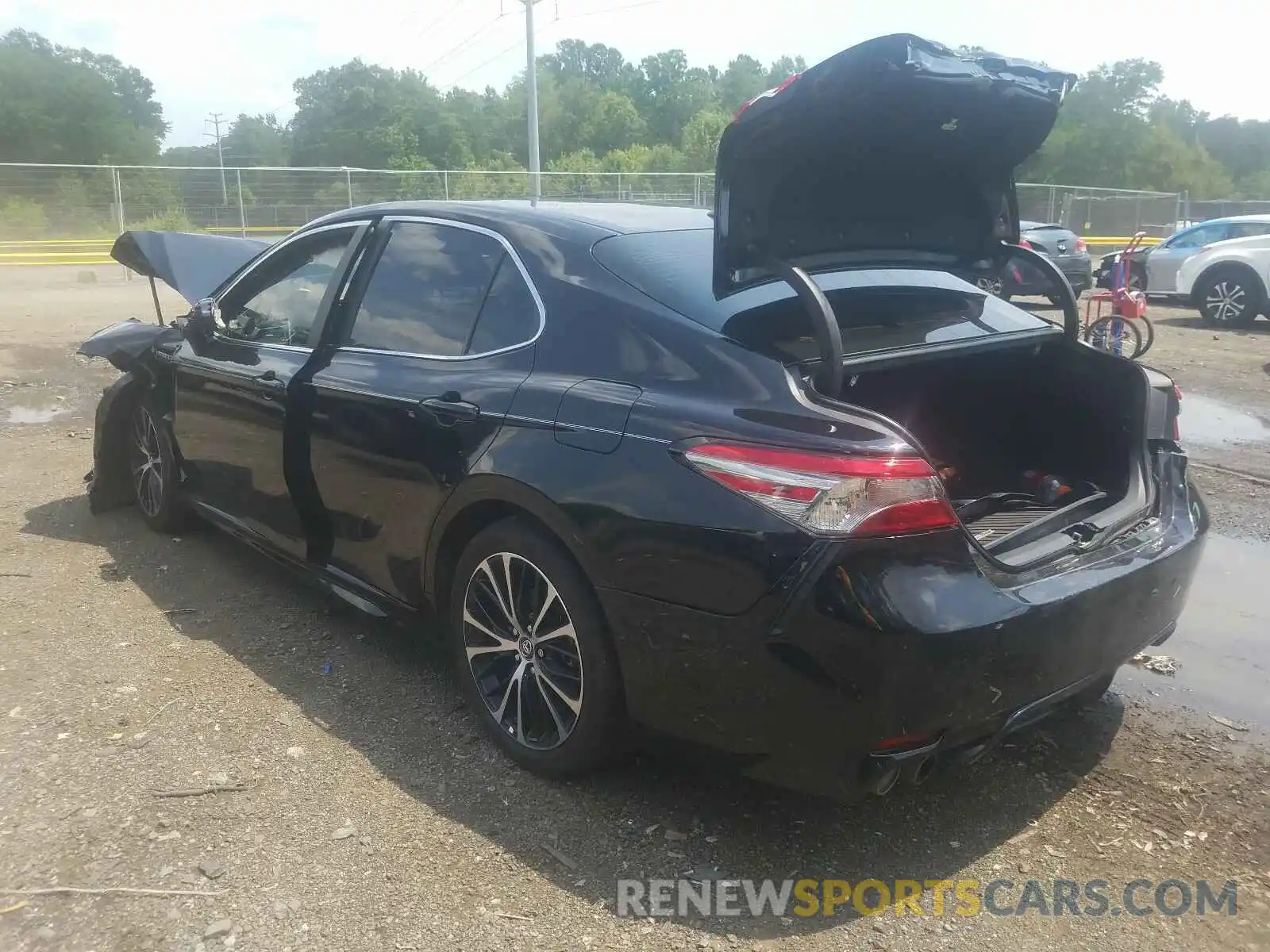 3 Photograph of a damaged car 4T1B21HK9KU521997 TOYOTA CAMRY 2019