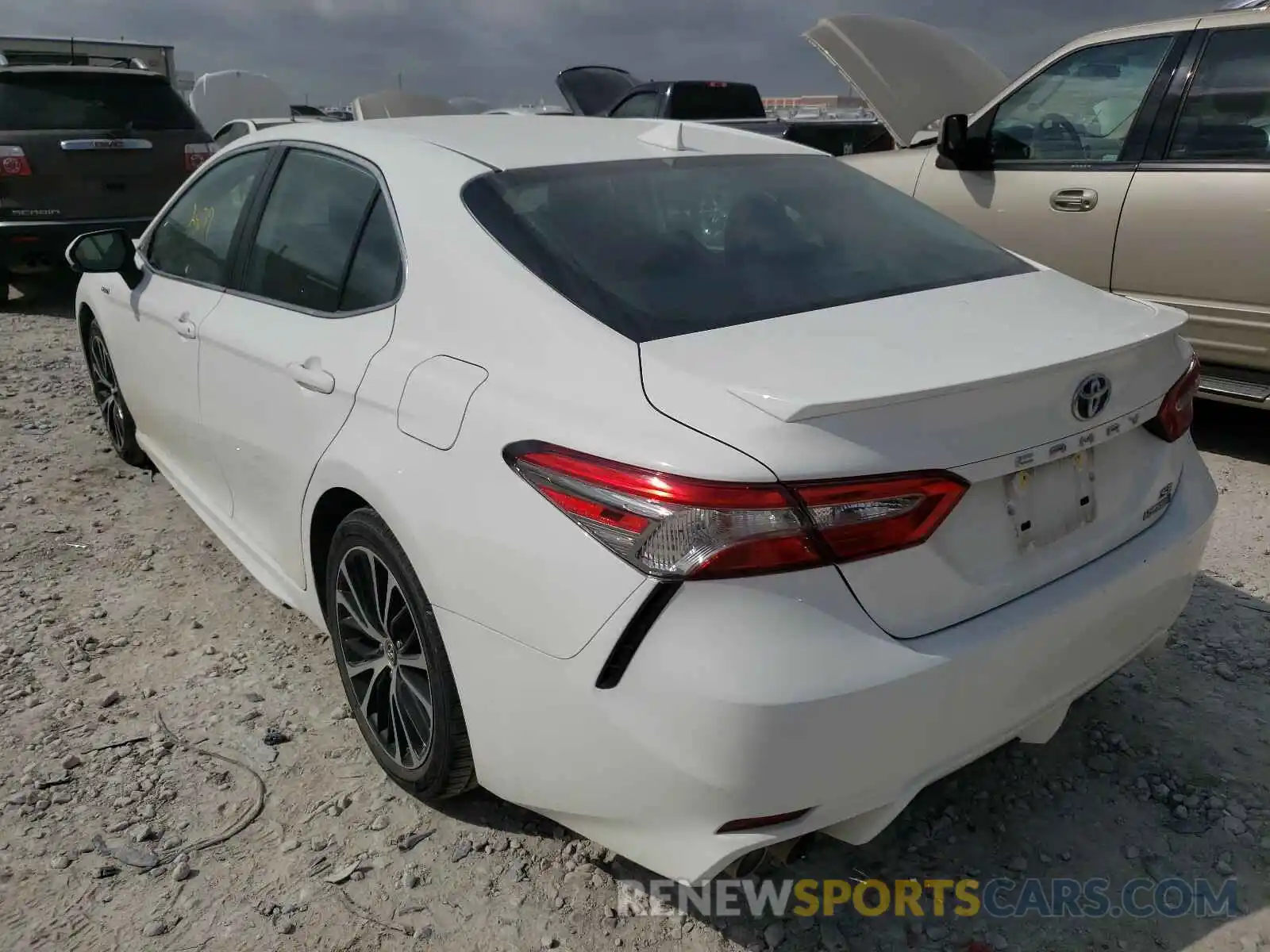 3 Photograph of a damaged car 4T1B21HKXKU011447 TOYOTA CAMRY 2019