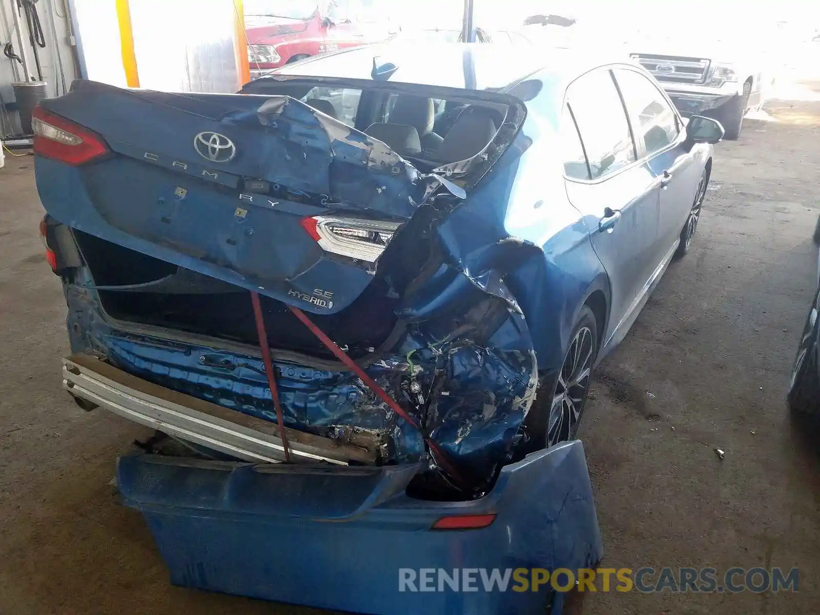 4 Photograph of a damaged car 4T1B21HKXKU011786 TOYOTA CAMRY 2019