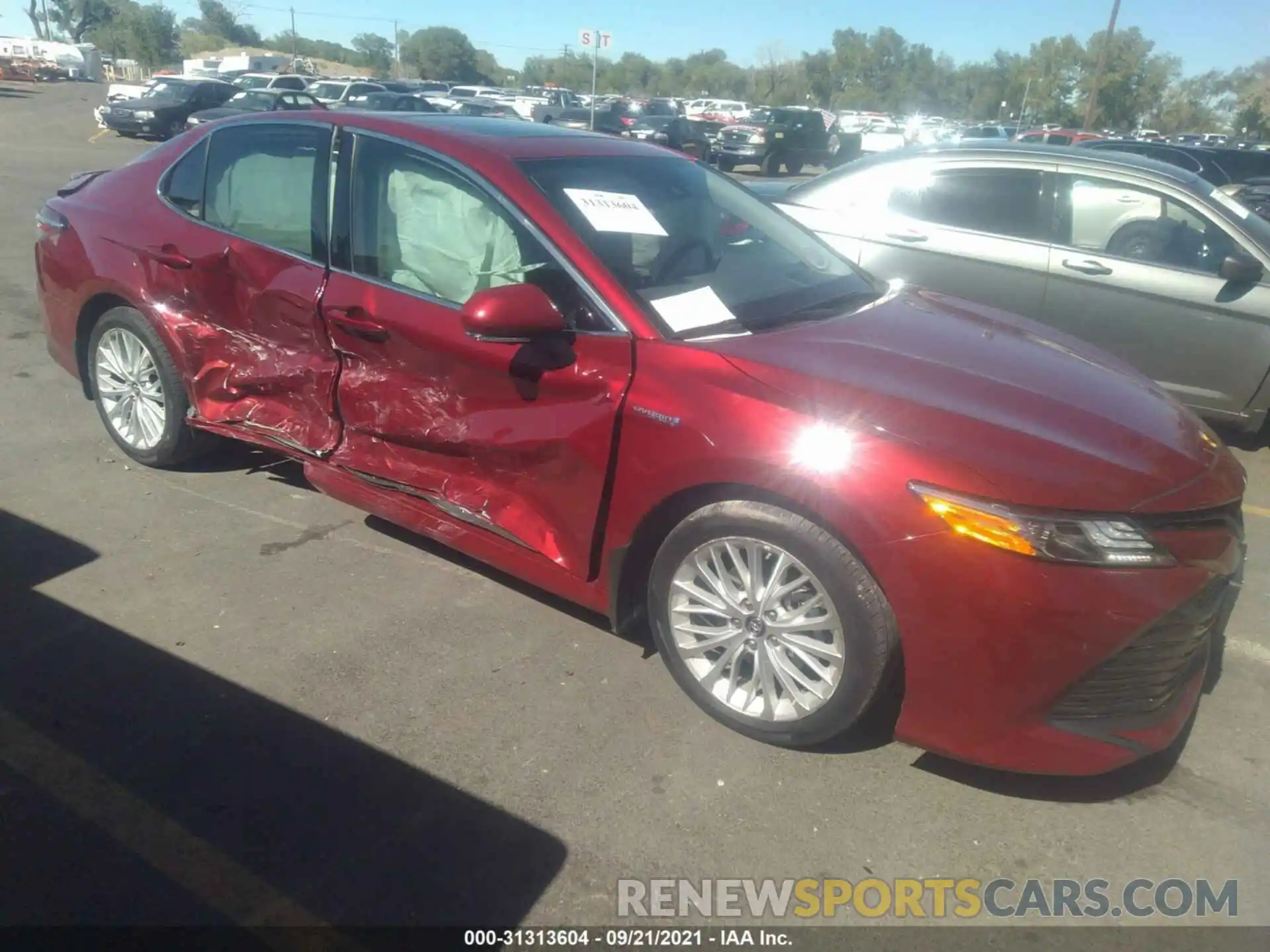 1 Photograph of a damaged car 4T1B21HKXKU014381 TOYOTA CAMRY 2019