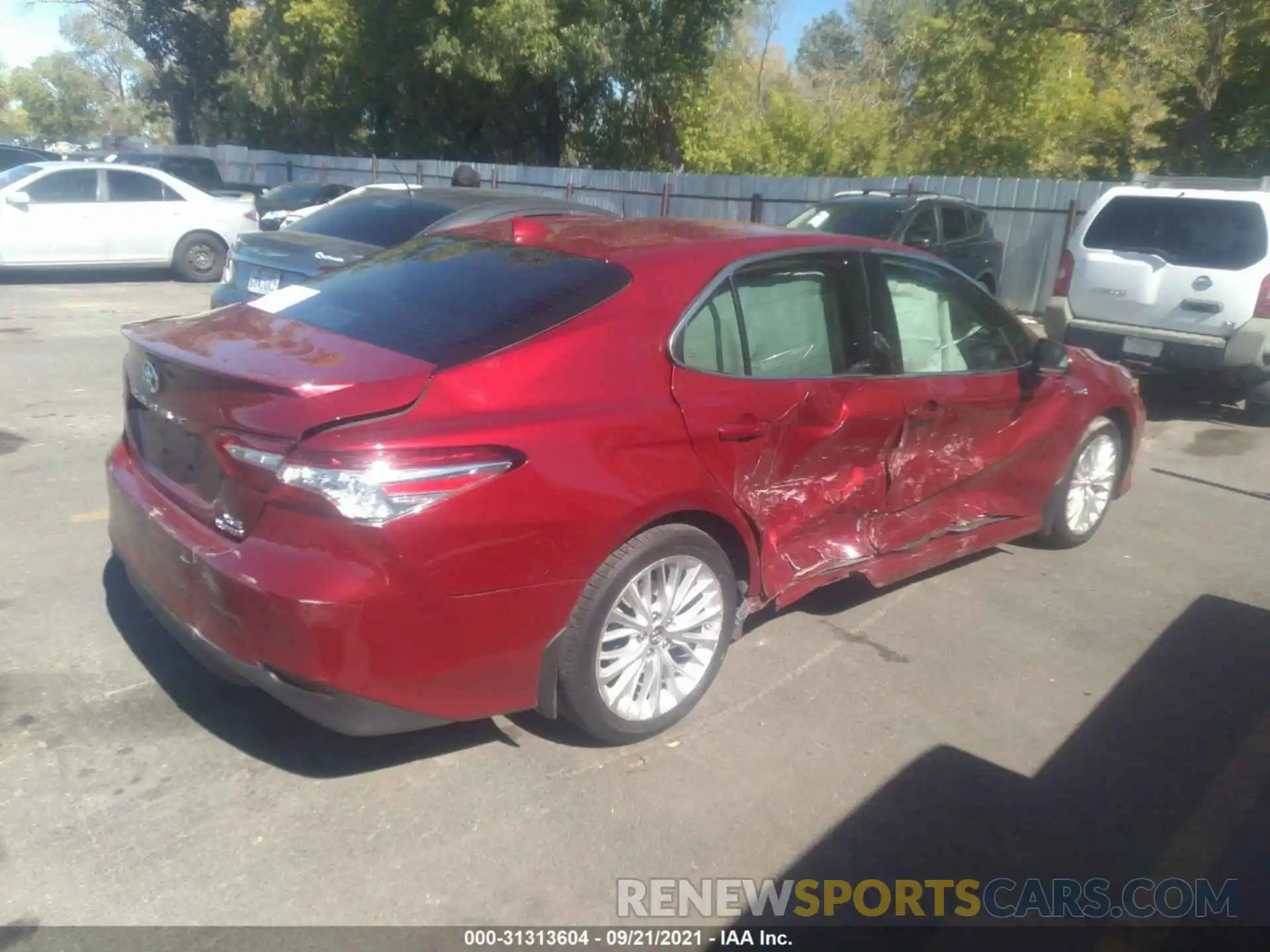 4 Photograph of a damaged car 4T1B21HKXKU014381 TOYOTA CAMRY 2019