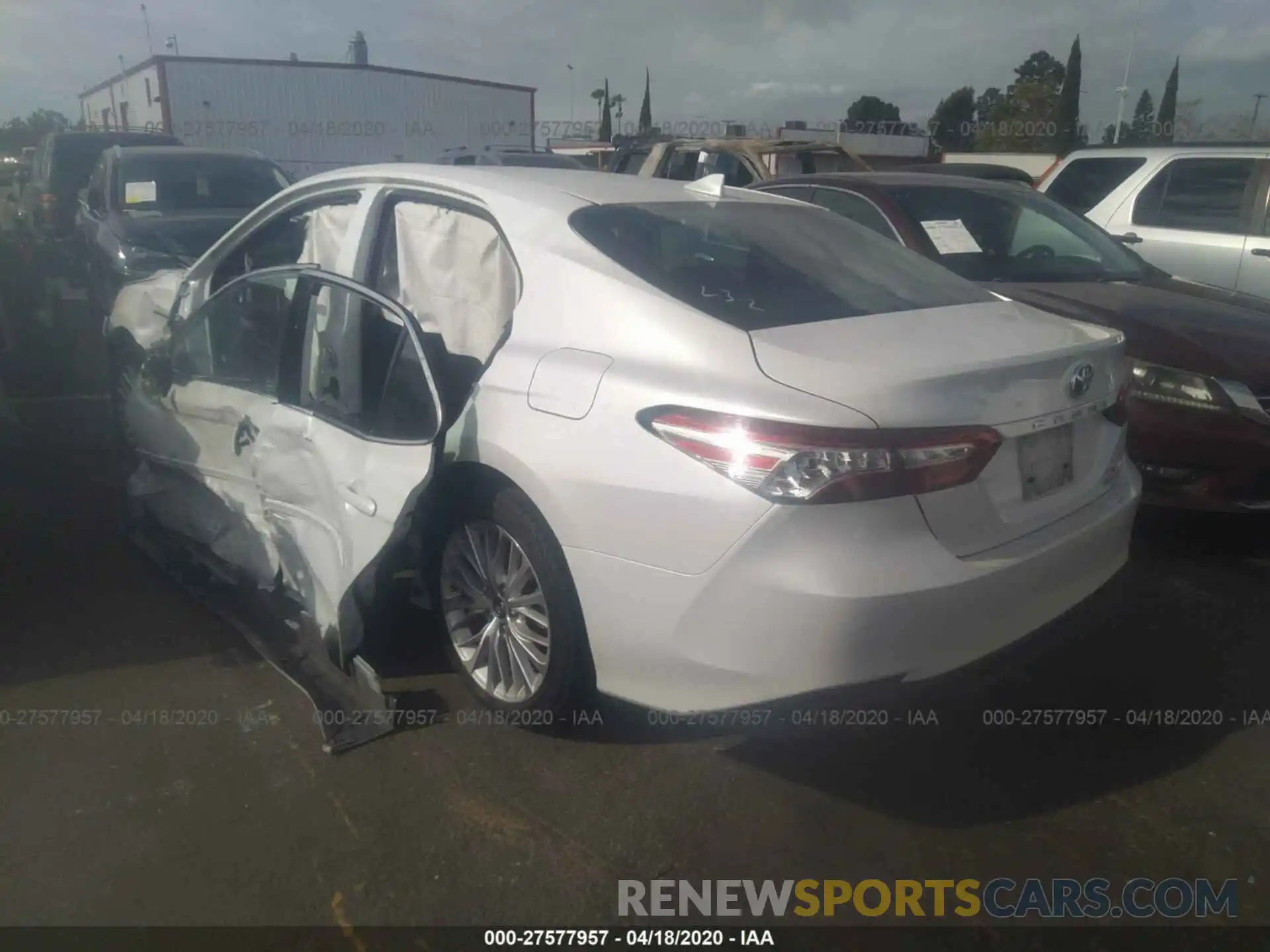 3 Photograph of a damaged car 4T1B21HKXKU511074 TOYOTA CAMRY 2019