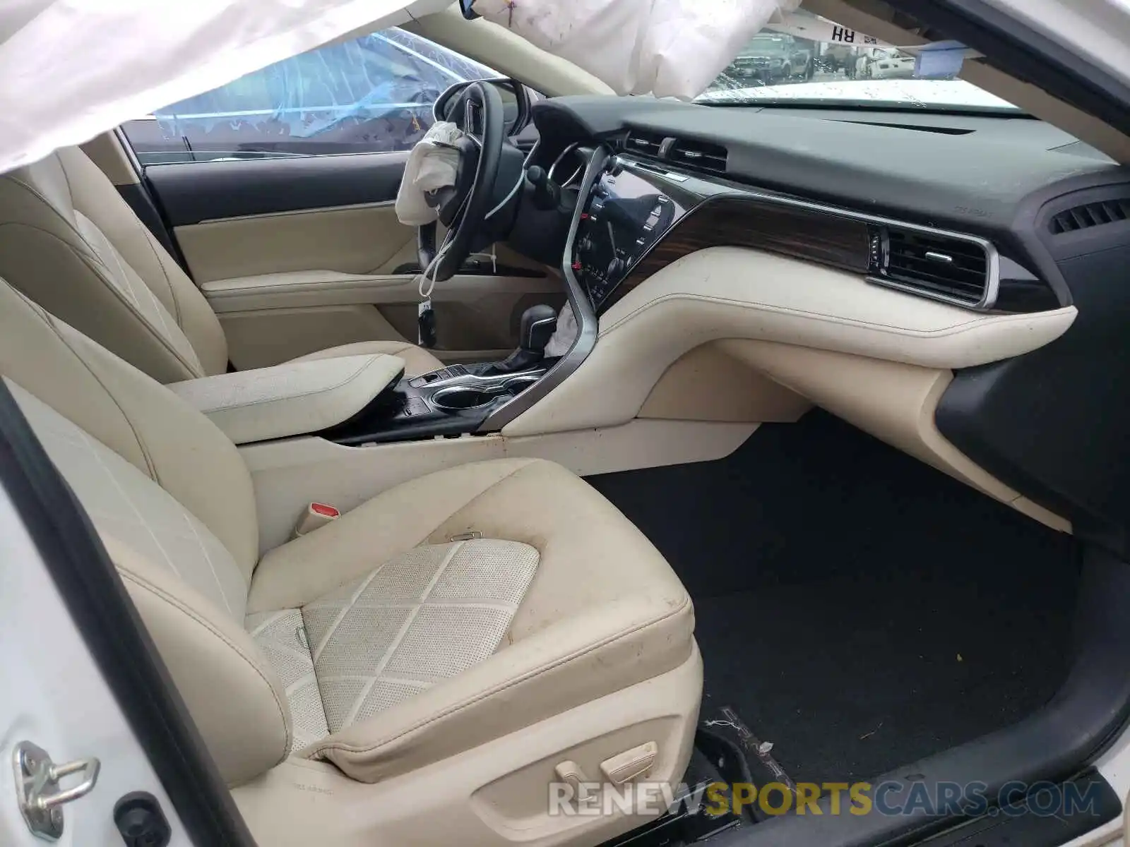 5 Photograph of a damaged car 4T1B21HKXKU515352 TOYOTA CAMRY 2019