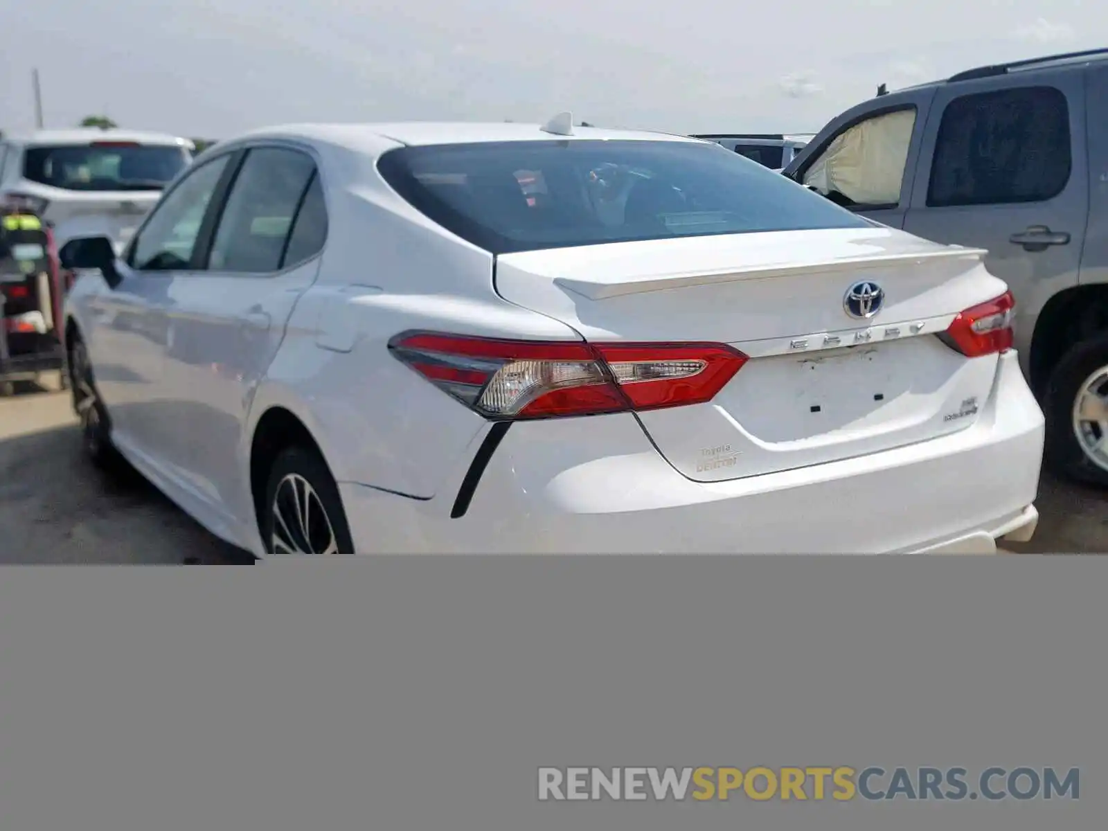 3 Photograph of a damaged car 4T1B21HKXKU517571 TOYOTA CAMRY 2019