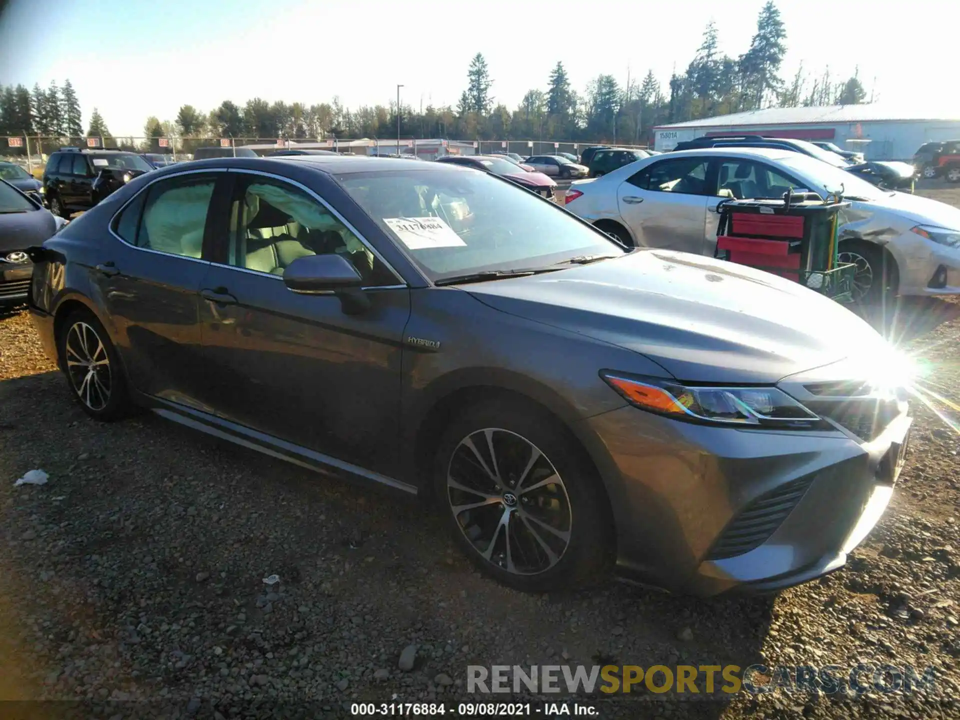 1 Photograph of a damaged car 4T1B21HKXKU518980 TOYOTA CAMRY 2019