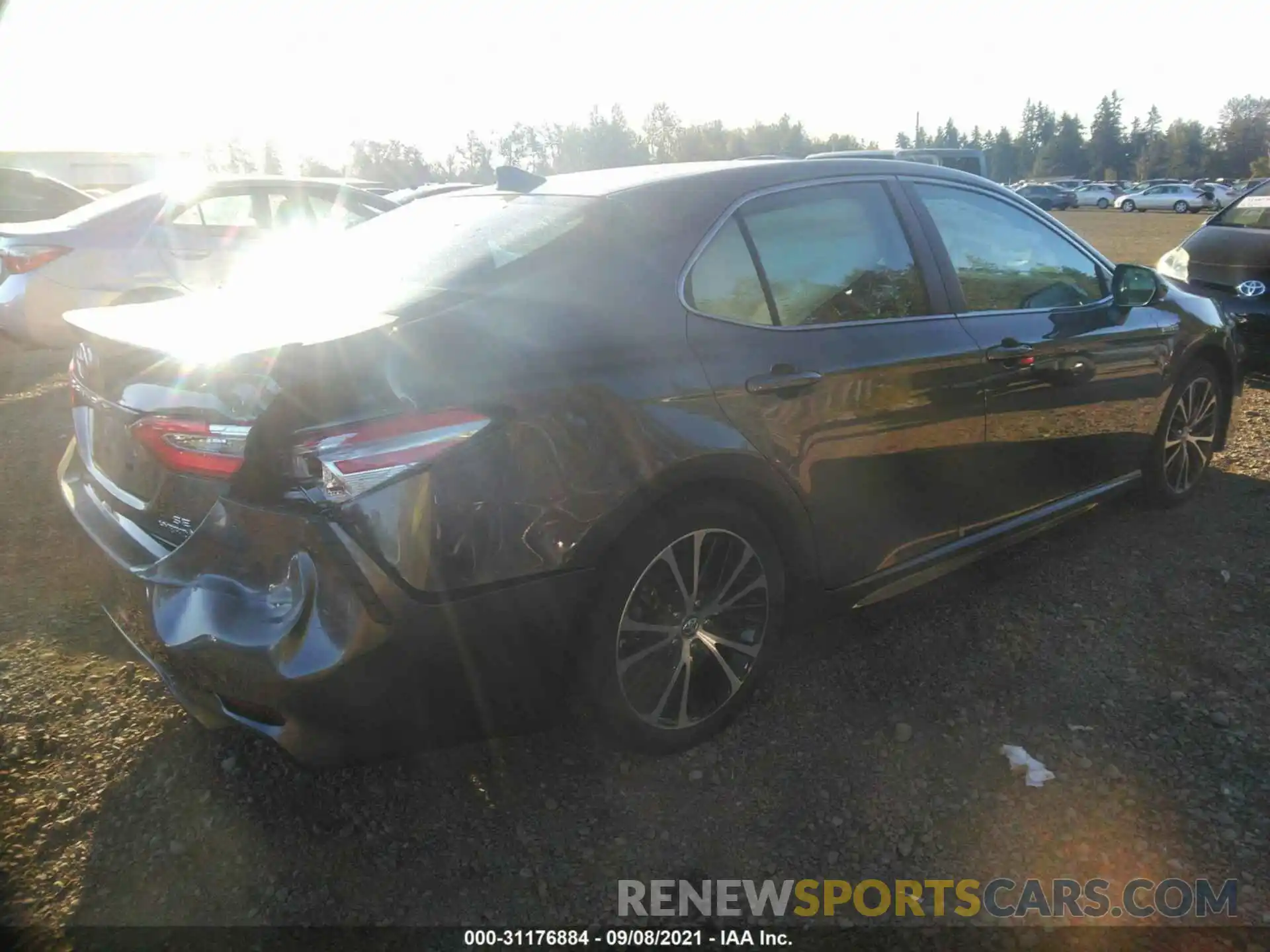 4 Photograph of a damaged car 4T1B21HKXKU518980 TOYOTA CAMRY 2019