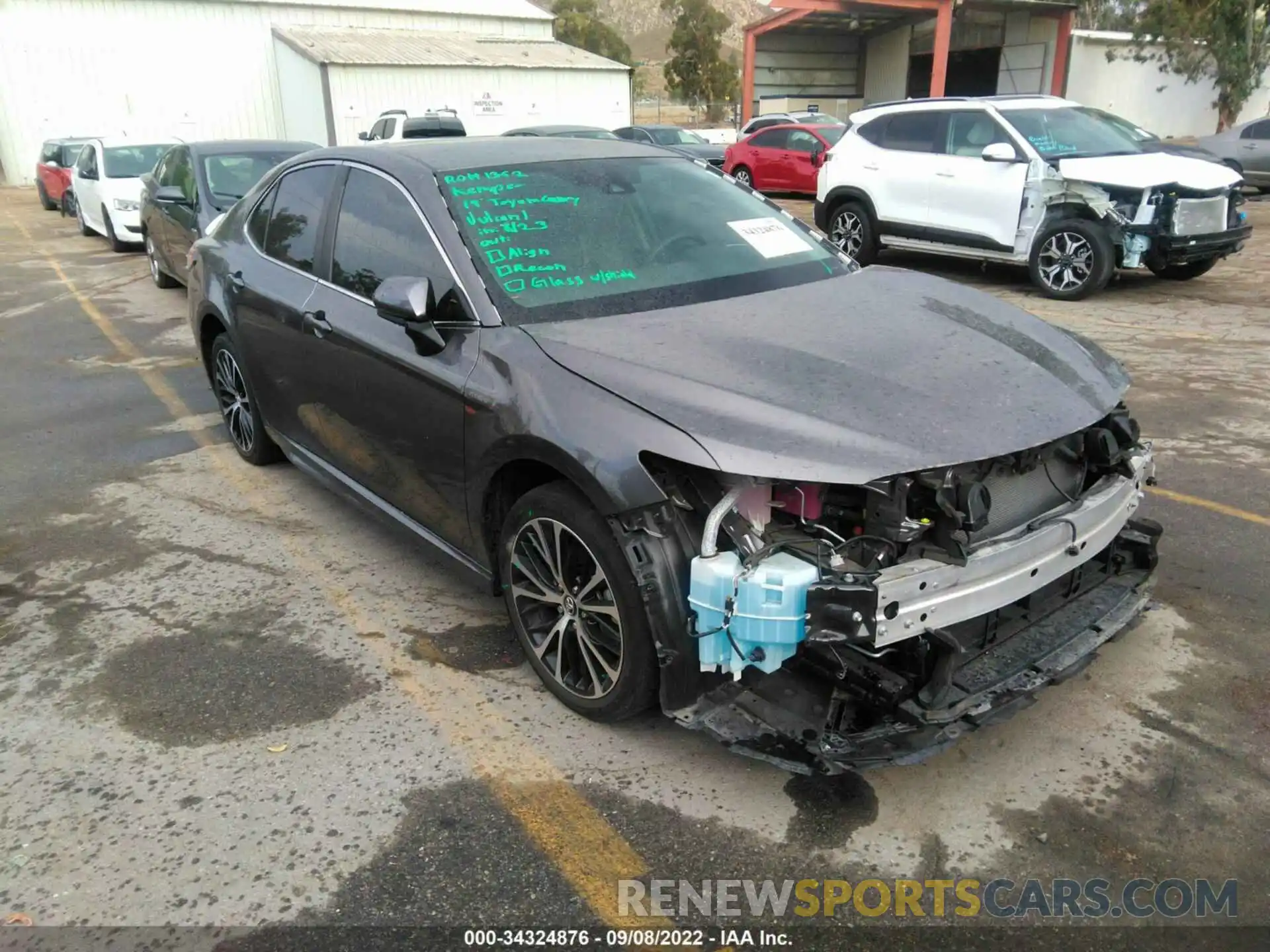 1 Photograph of a damaged car 4T1B21HKXKU521488 TOYOTA CAMRY 2019