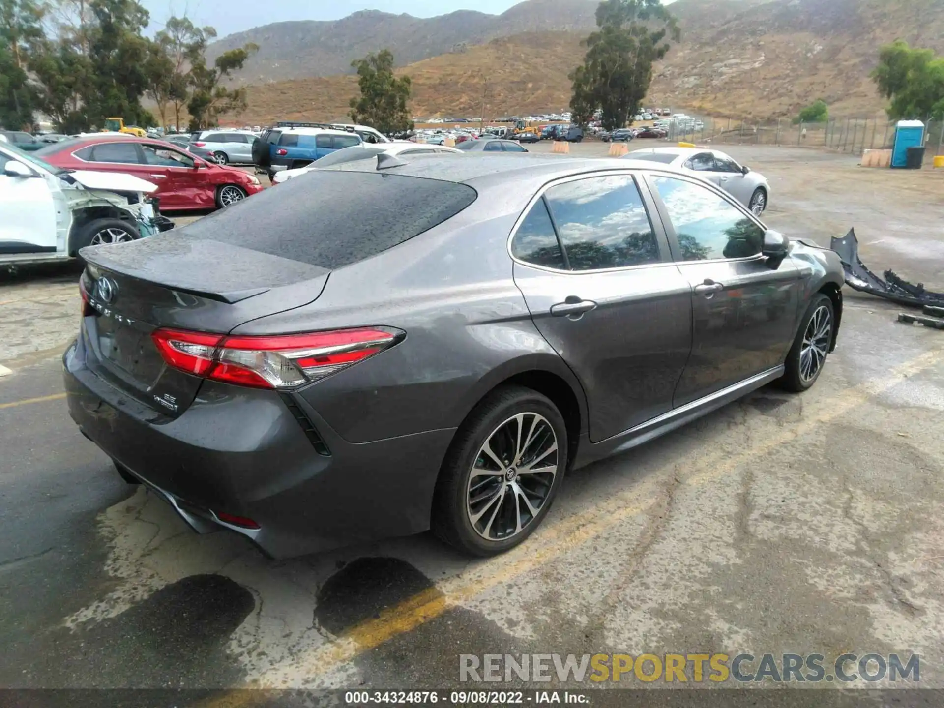 4 Photograph of a damaged car 4T1B21HKXKU521488 TOYOTA CAMRY 2019