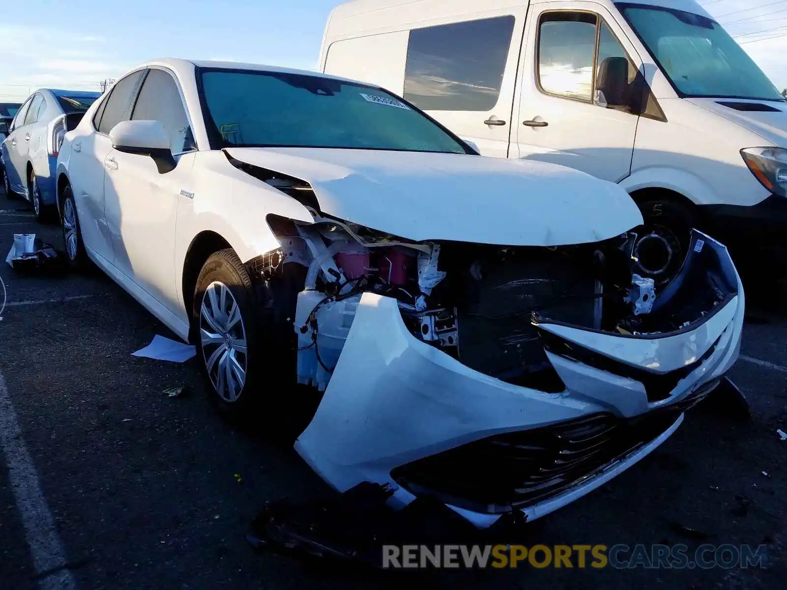 1 Photograph of a damaged car 4T1B31HK0KU005864 TOYOTA CAMRY 2019