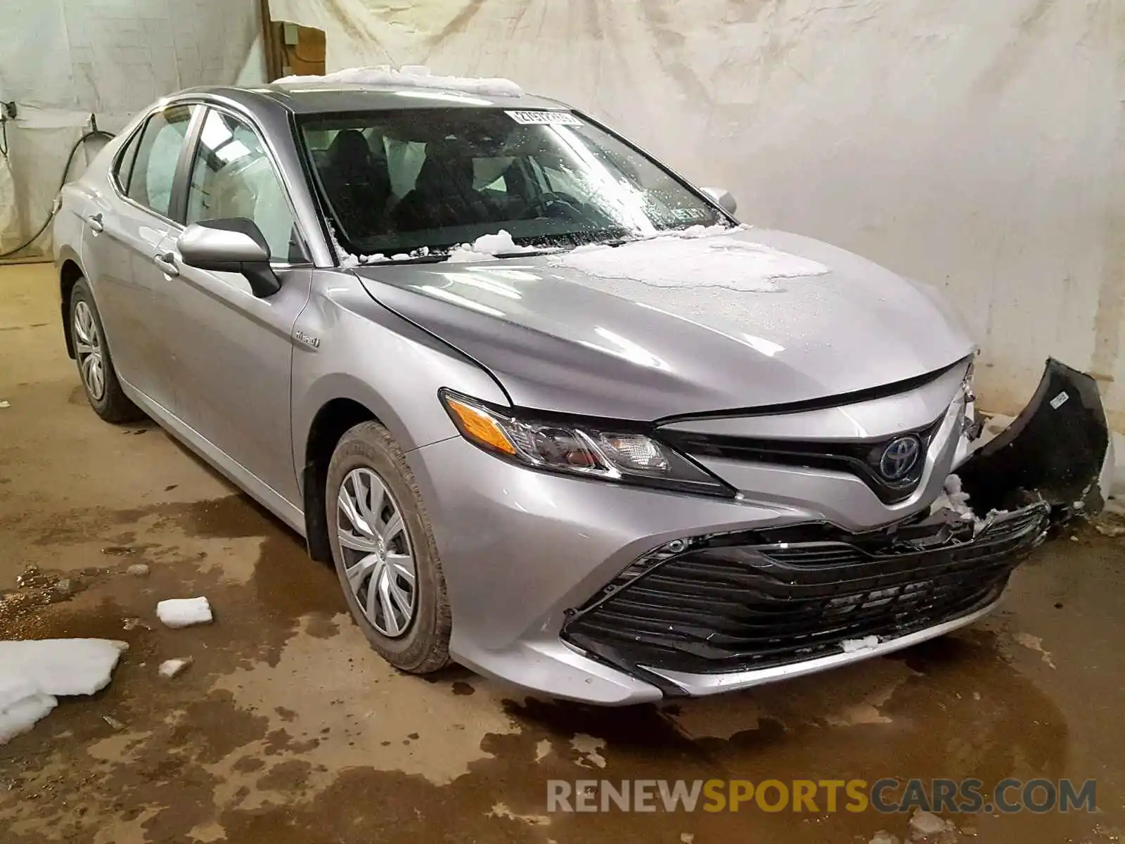 1 Photograph of a damaged car 4T1B31HK0KU006089 TOYOTA CAMRY 2019