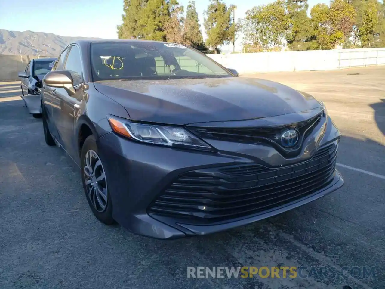 1 Photograph of a damaged car 4T1B31HK0KU008960 TOYOTA CAMRY 2019