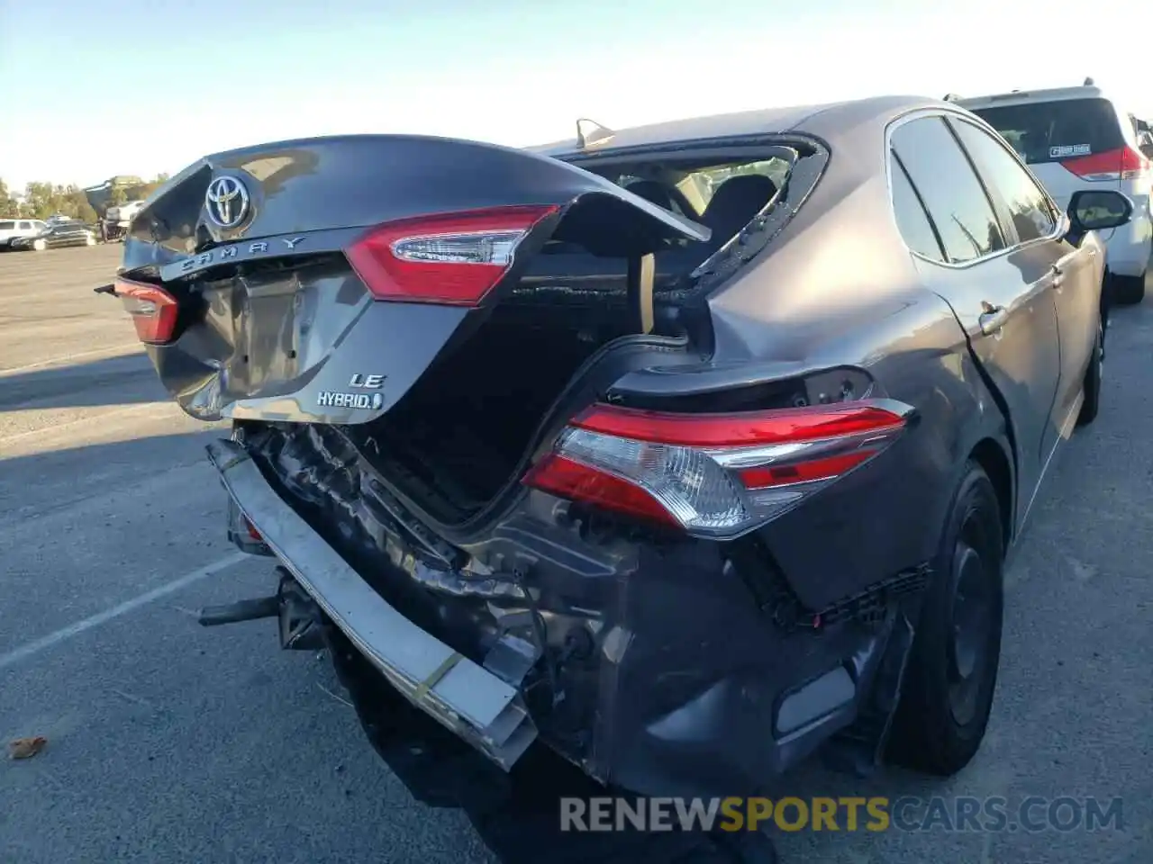 4 Photograph of a damaged car 4T1B31HK0KU008960 TOYOTA CAMRY 2019