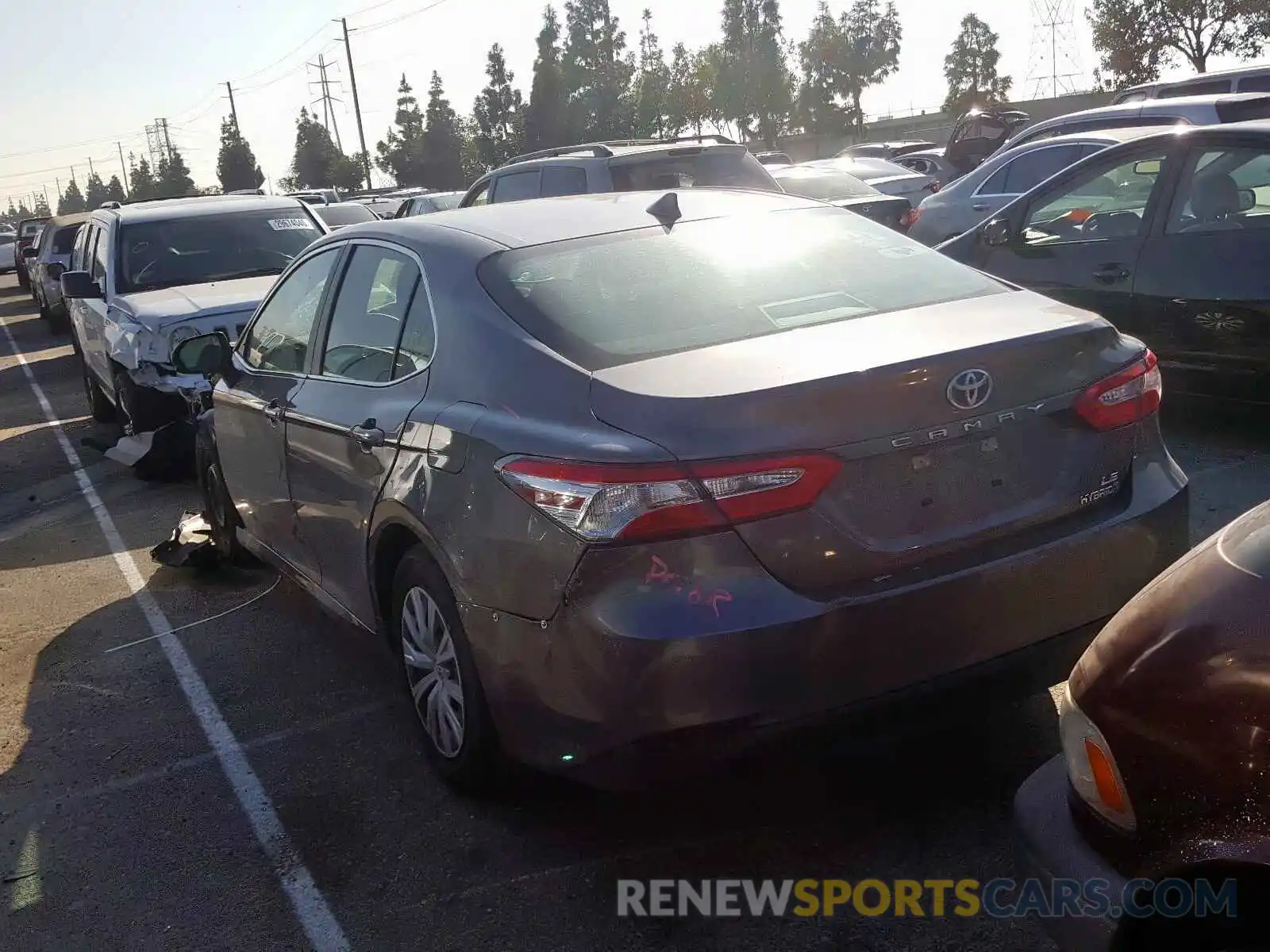 3 Photograph of a damaged car 4T1B31HK0KU510464 TOYOTA CAMRY 2019