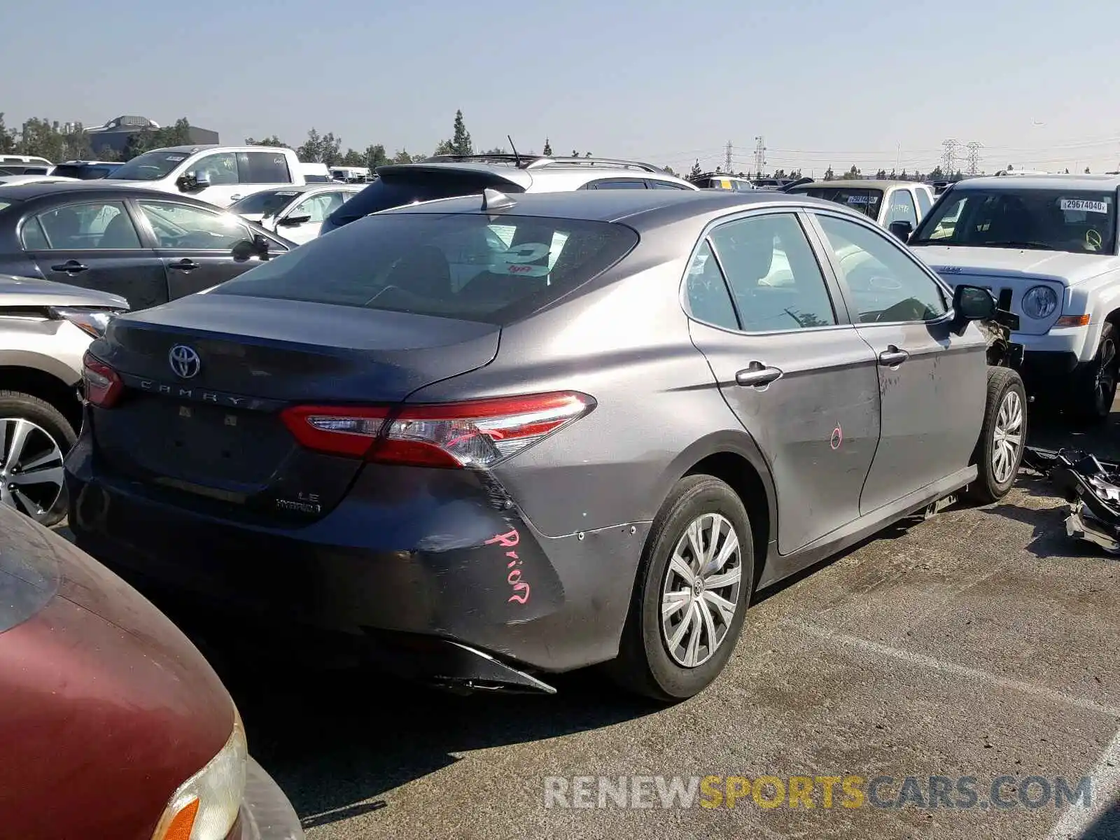 4 Photograph of a damaged car 4T1B31HK0KU510464 TOYOTA CAMRY 2019