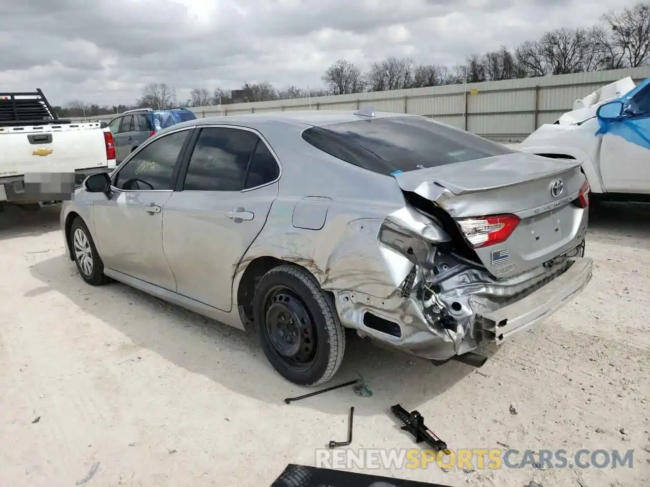 3 Photograph of a damaged car 4T1B31HK0KU512182 TOYOTA CAMRY 2019