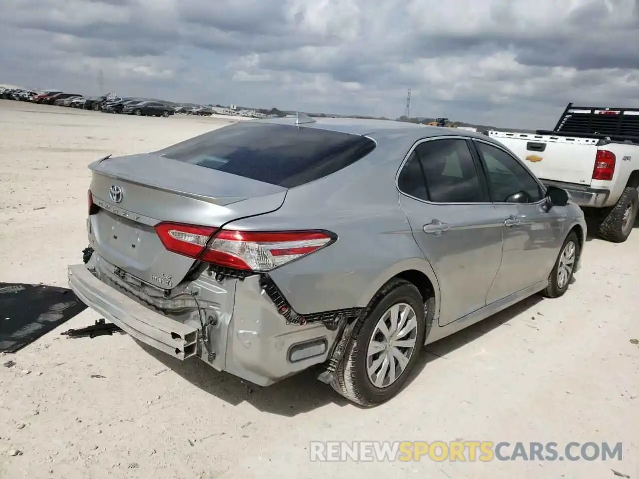 4 Photograph of a damaged car 4T1B31HK0KU512182 TOYOTA CAMRY 2019