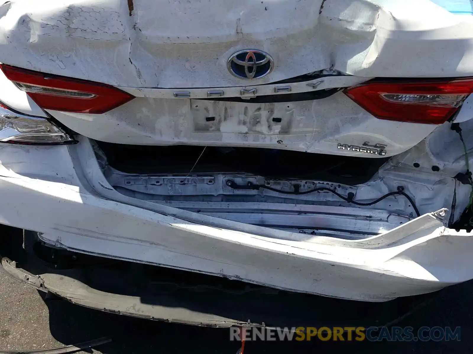 9 Photograph of a damaged car 4T1B31HK0KU512599 TOYOTA CAMRY 2019