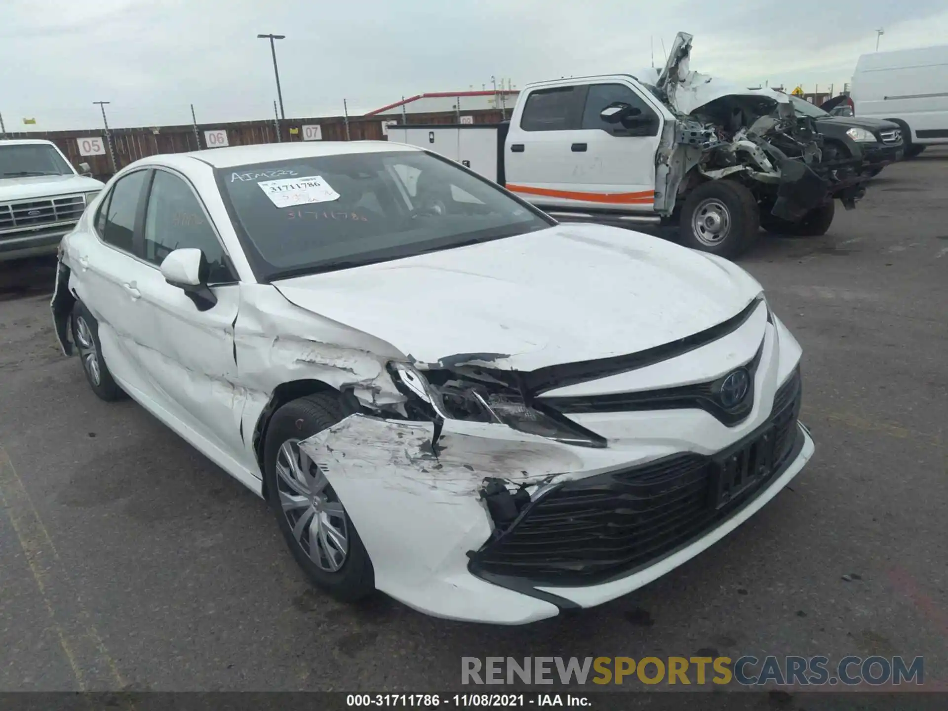 1 Photograph of a damaged car 4T1B31HK0KU512814 TOYOTA CAMRY 2019