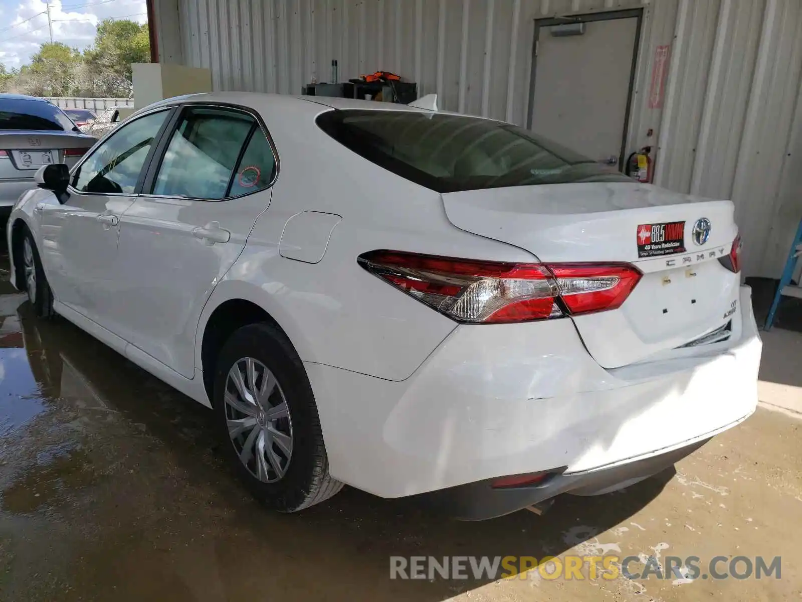 3 Photograph of a damaged car 4T1B31HK0KU512831 TOYOTA CAMRY 2019