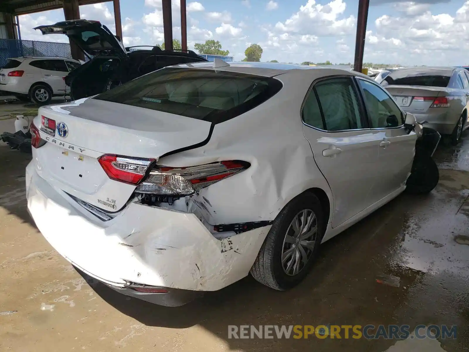 4 Photograph of a damaged car 4T1B31HK0KU512831 TOYOTA CAMRY 2019