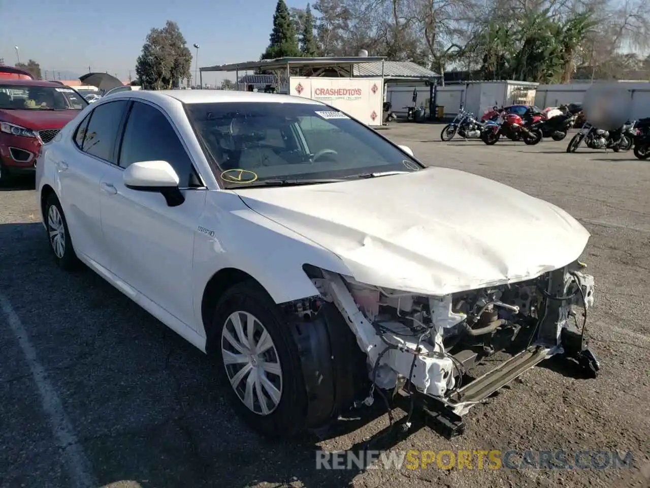 1 Photograph of a damaged car 4T1B31HK0KU513980 TOYOTA CAMRY 2019