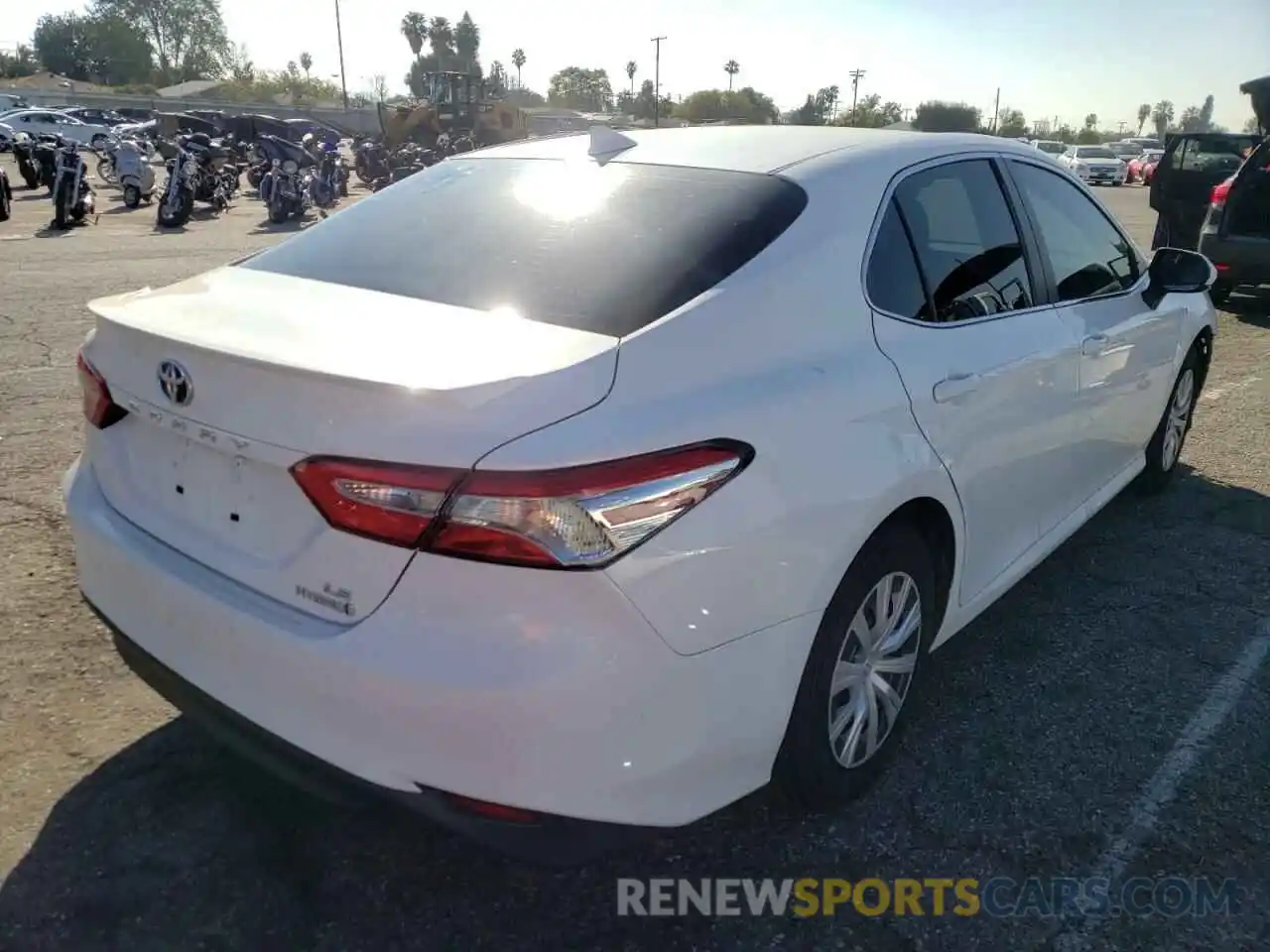 4 Photograph of a damaged car 4T1B31HK0KU513980 TOYOTA CAMRY 2019