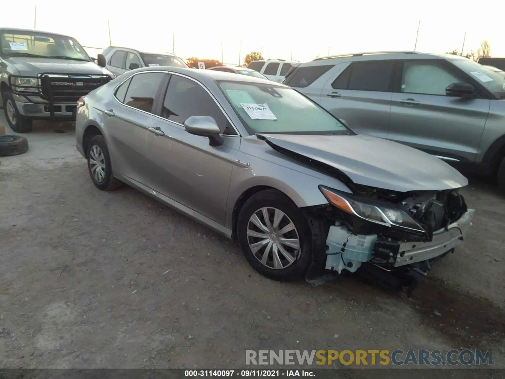 1 Photograph of a damaged car 4T1B31HK0KU517723 TOYOTA CAMRY 2019