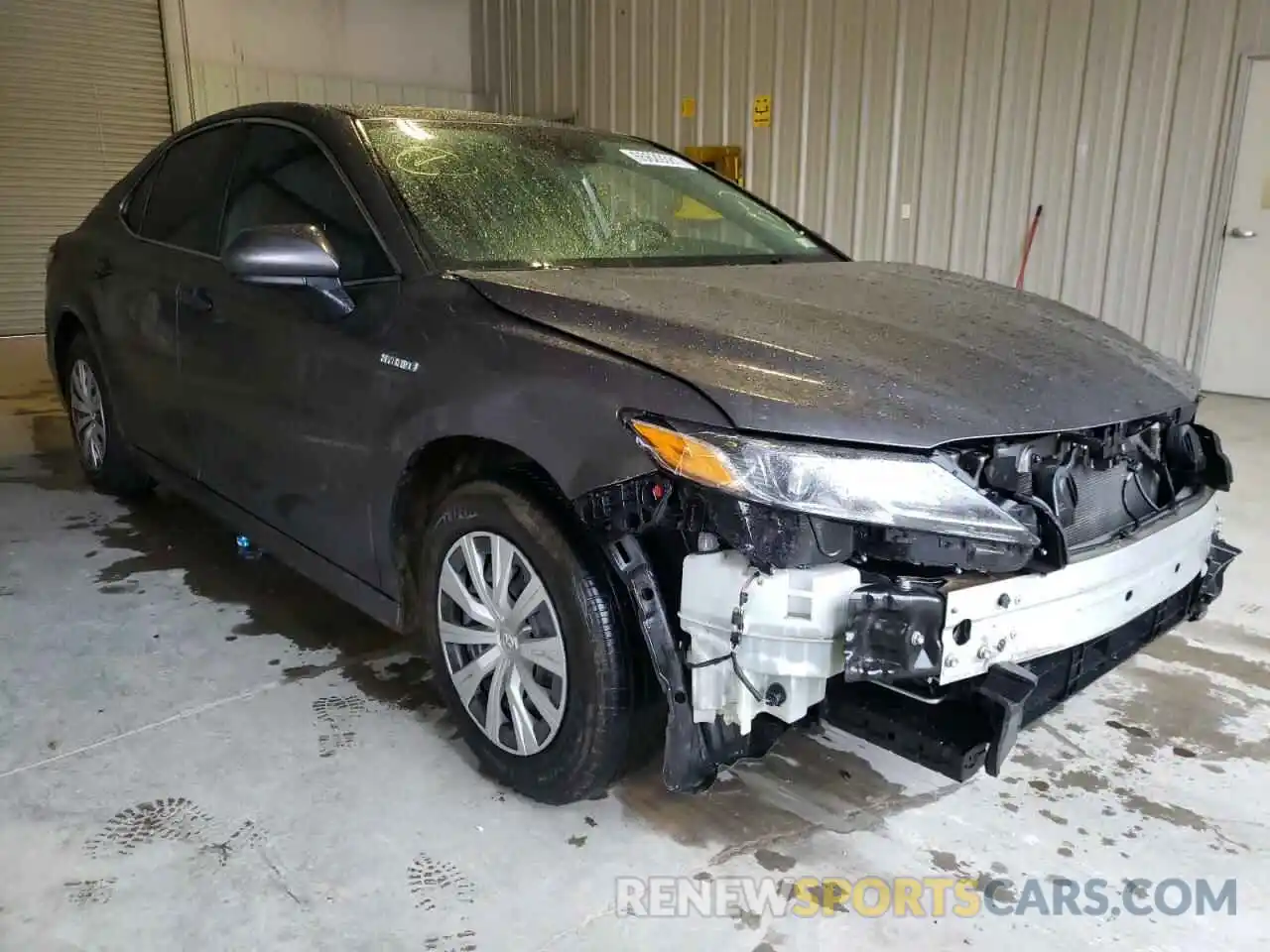 1 Photograph of a damaged car 4T1B31HK1KU008806 TOYOTA CAMRY 2019