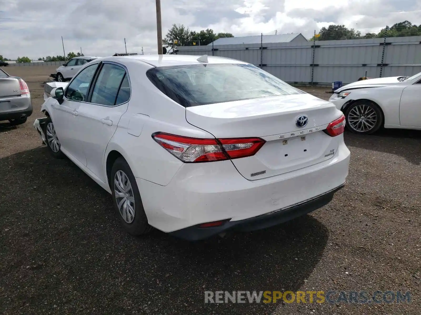 3 Photograph of a damaged car 4T1B31HK1KU511350 TOYOTA CAMRY 2019