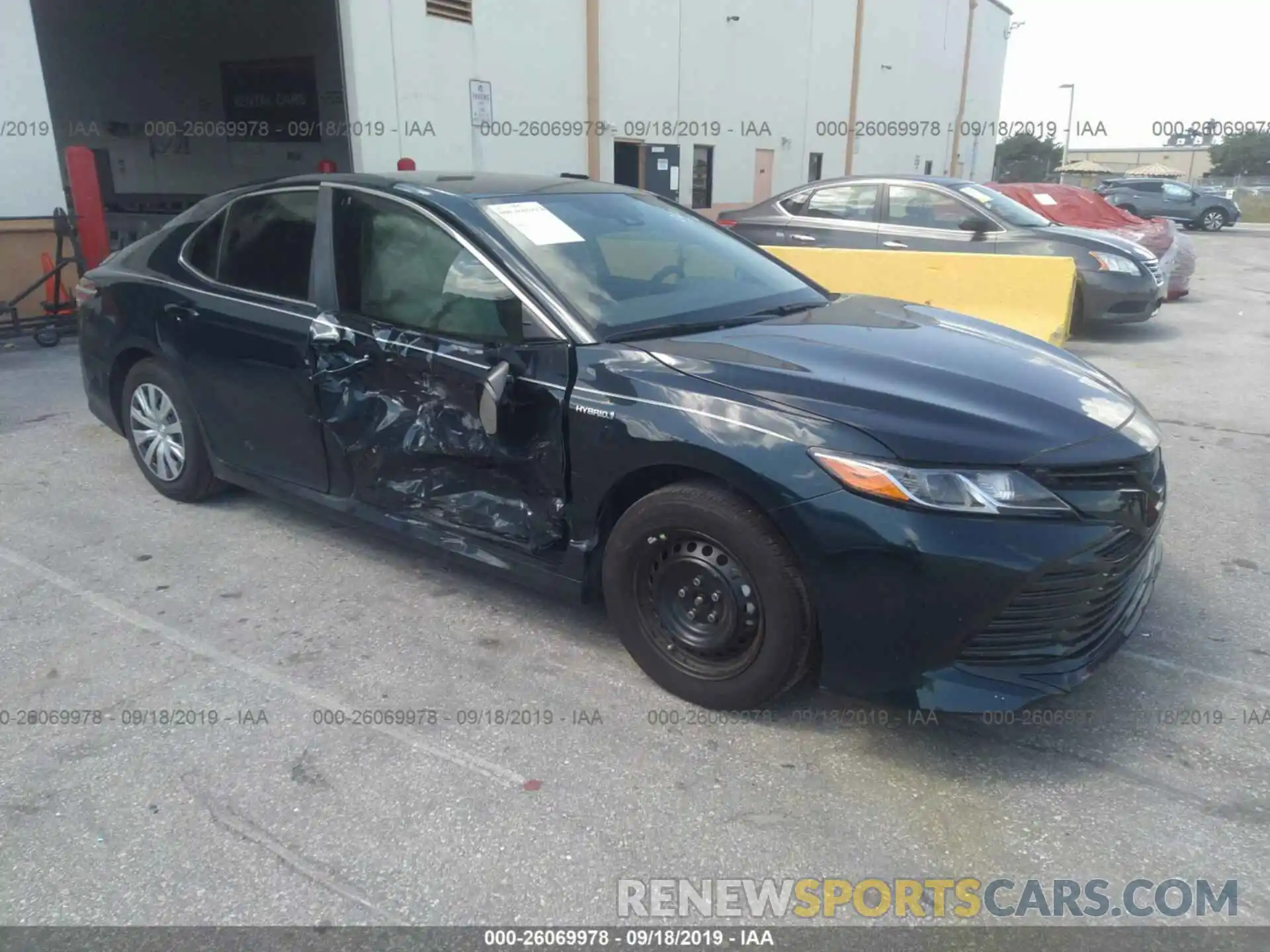 1 Photograph of a damaged car 4T1B31HK1KU512613 TOYOTA CAMRY 2019