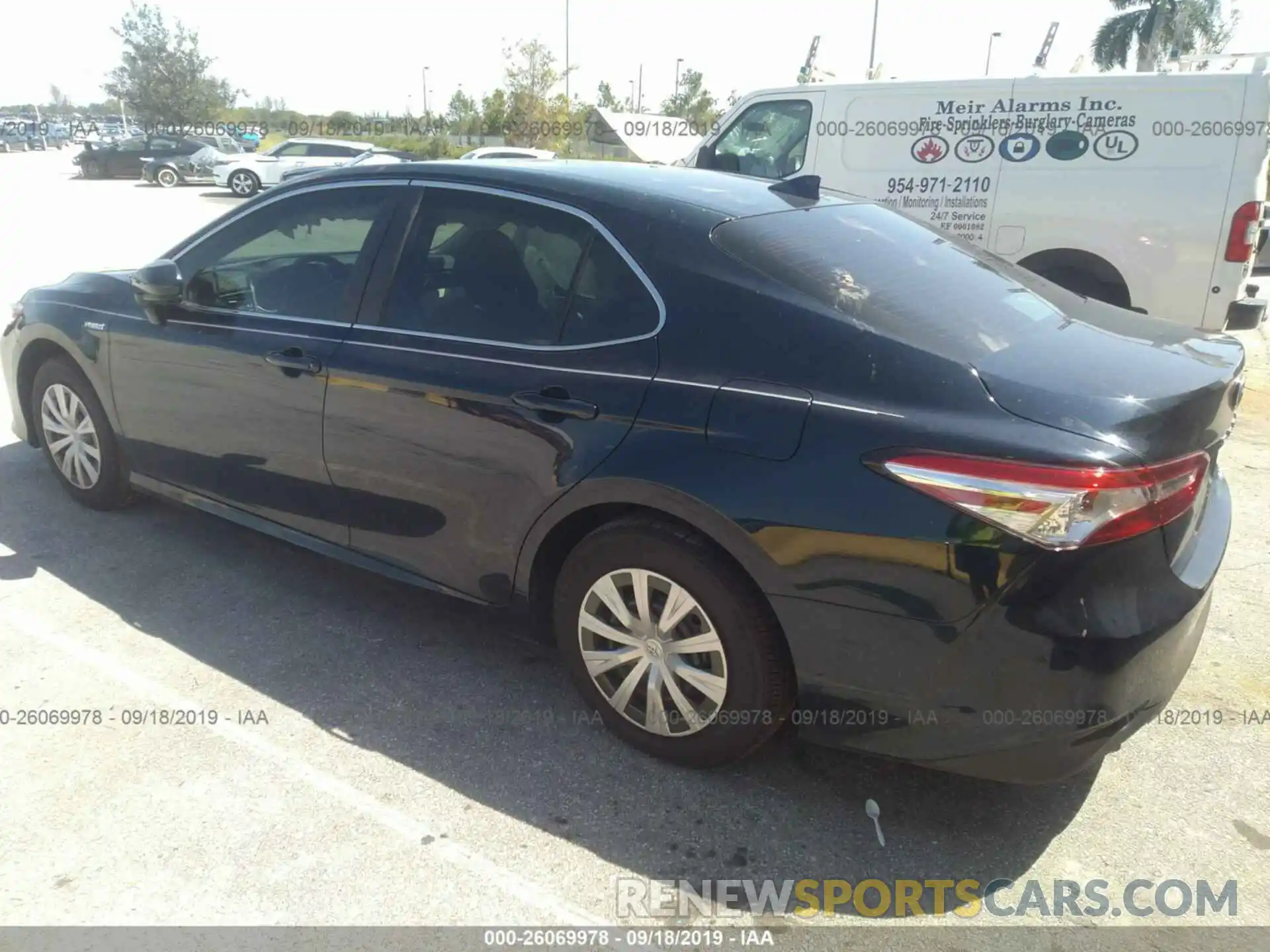 3 Photograph of a damaged car 4T1B31HK1KU512613 TOYOTA CAMRY 2019