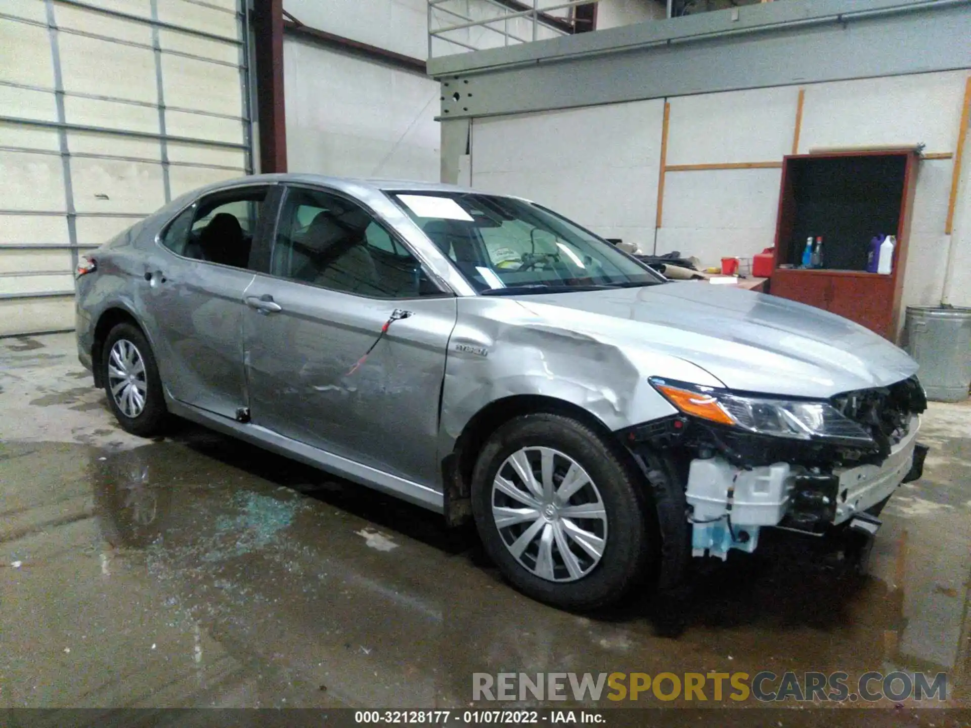 1 Photograph of a damaged car 4T1B31HK1KU513289 TOYOTA CAMRY 2019