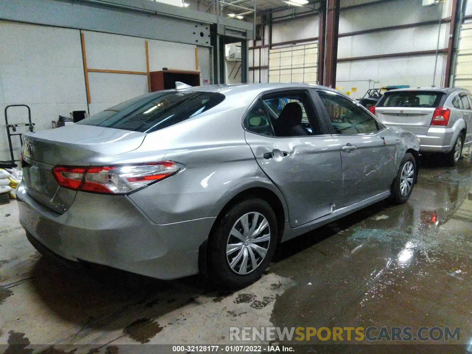 4 Photograph of a damaged car 4T1B31HK1KU513289 TOYOTA CAMRY 2019