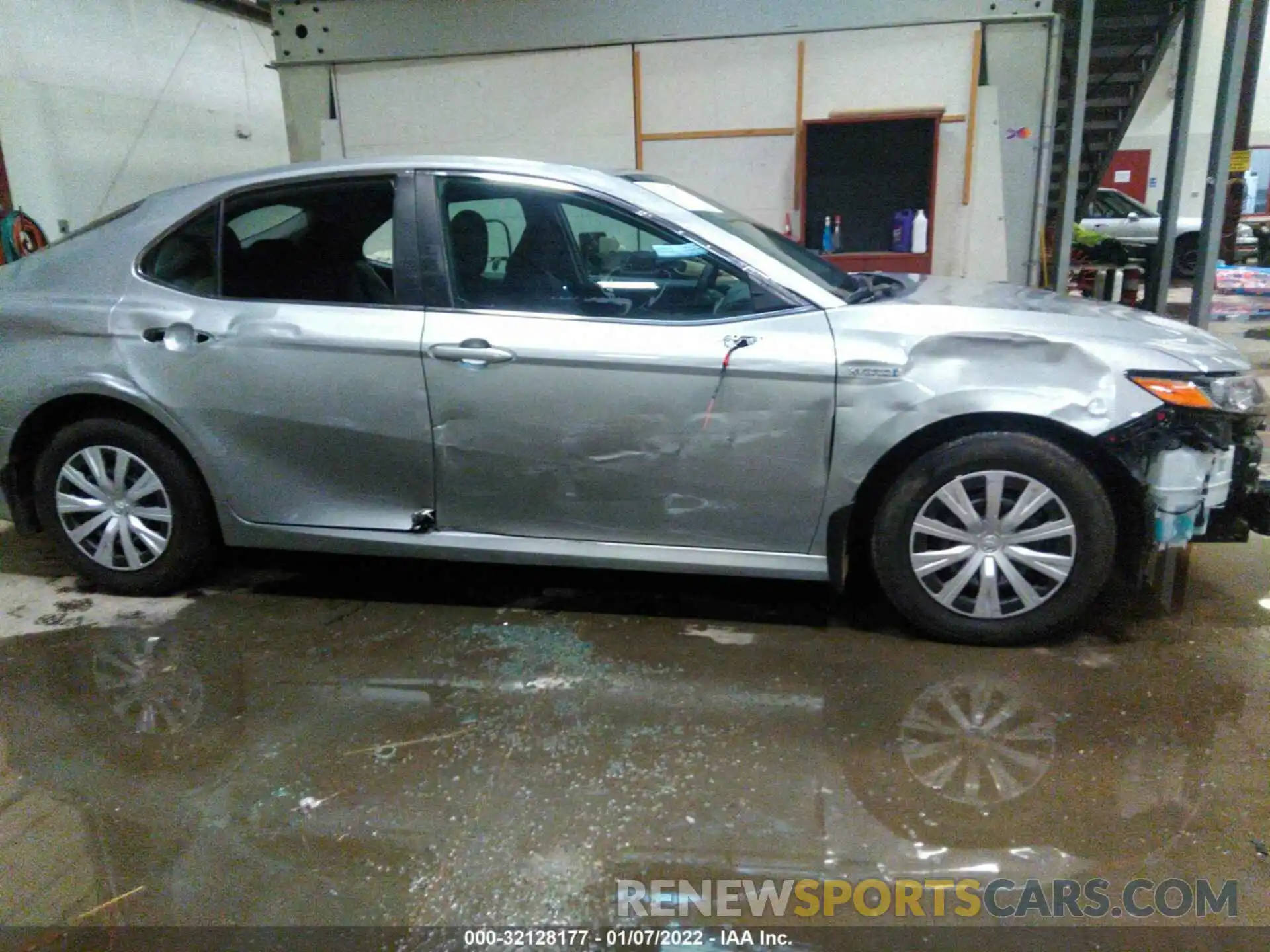 6 Photograph of a damaged car 4T1B31HK1KU513289 TOYOTA CAMRY 2019