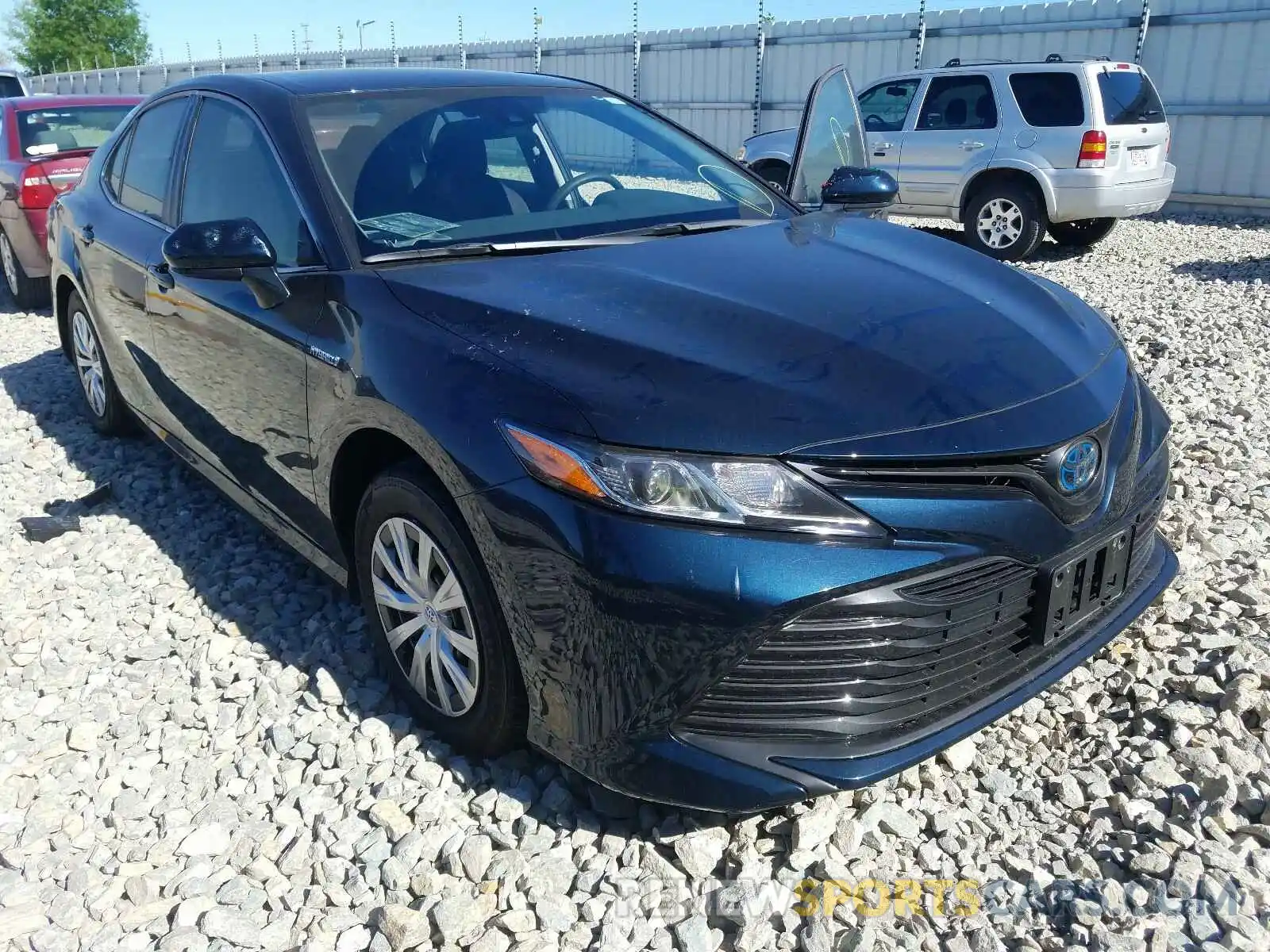 1 Photograph of a damaged car 4T1B31HK1KU513504 TOYOTA CAMRY 2019