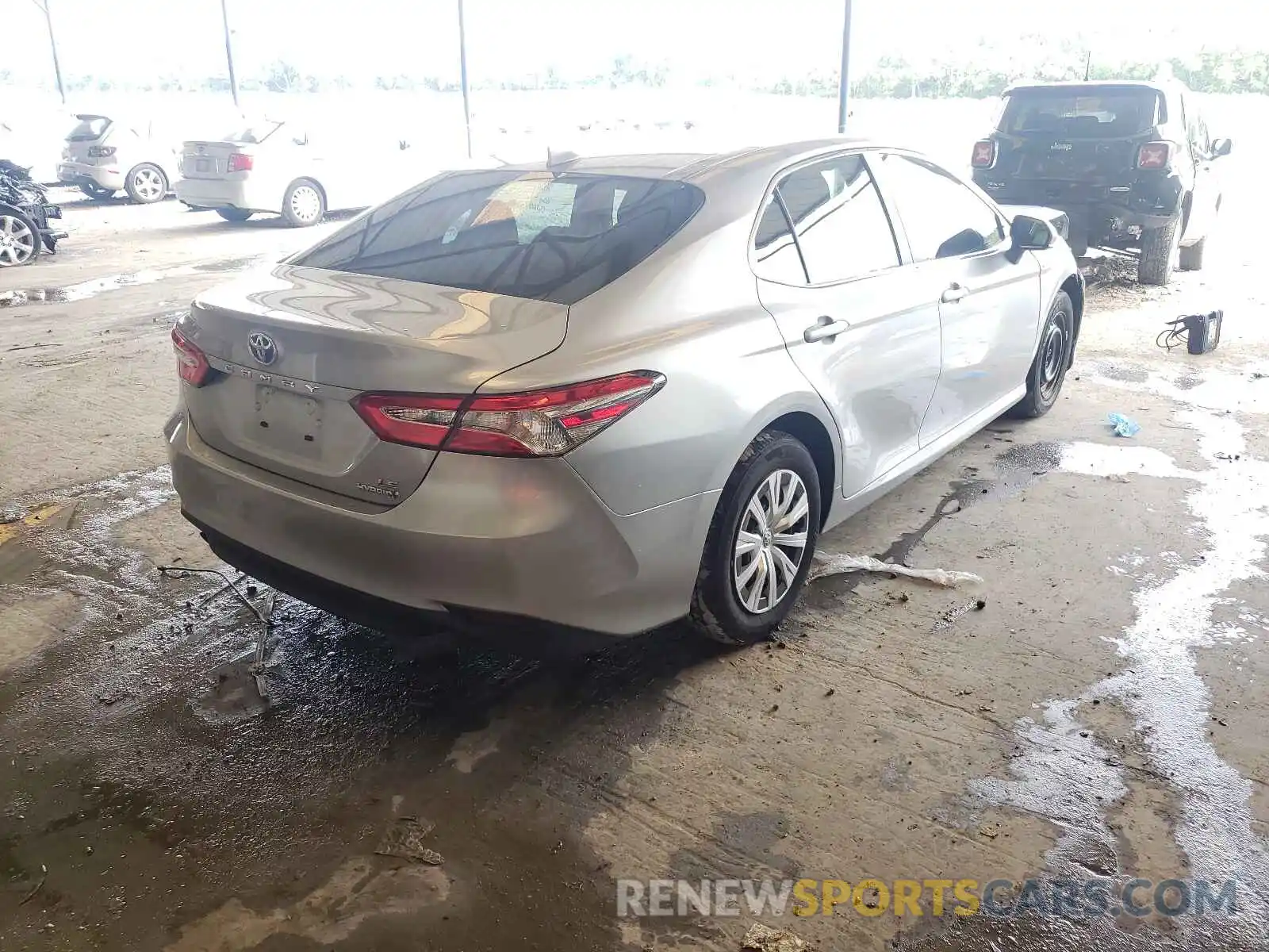 4 Photograph of a damaged car 4T1B31HK2KU008832 TOYOTA CAMRY 2019