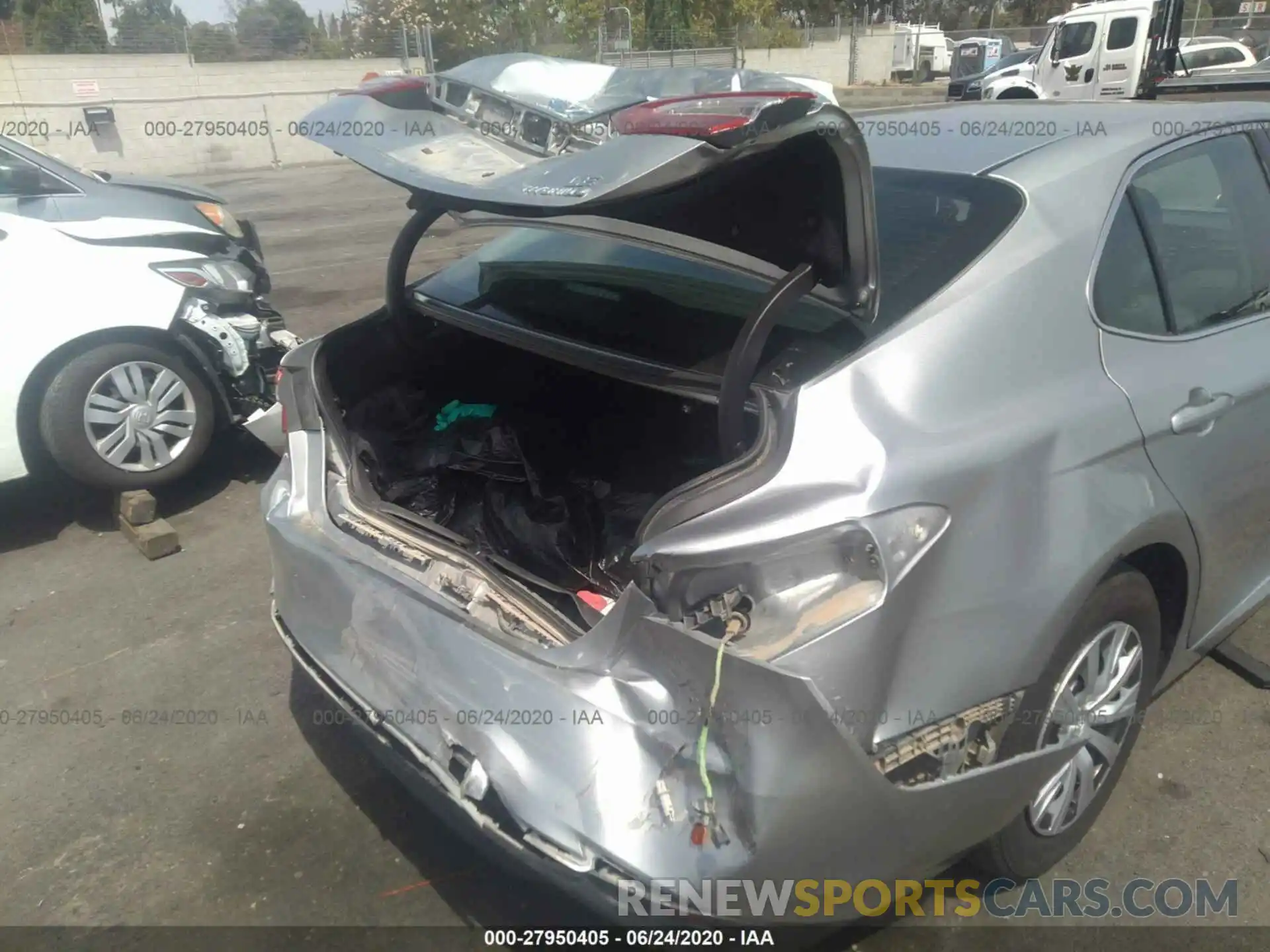 4 Photograph of a damaged car 4T1B31HK2KU512636 TOYOTA CAMRY 2019