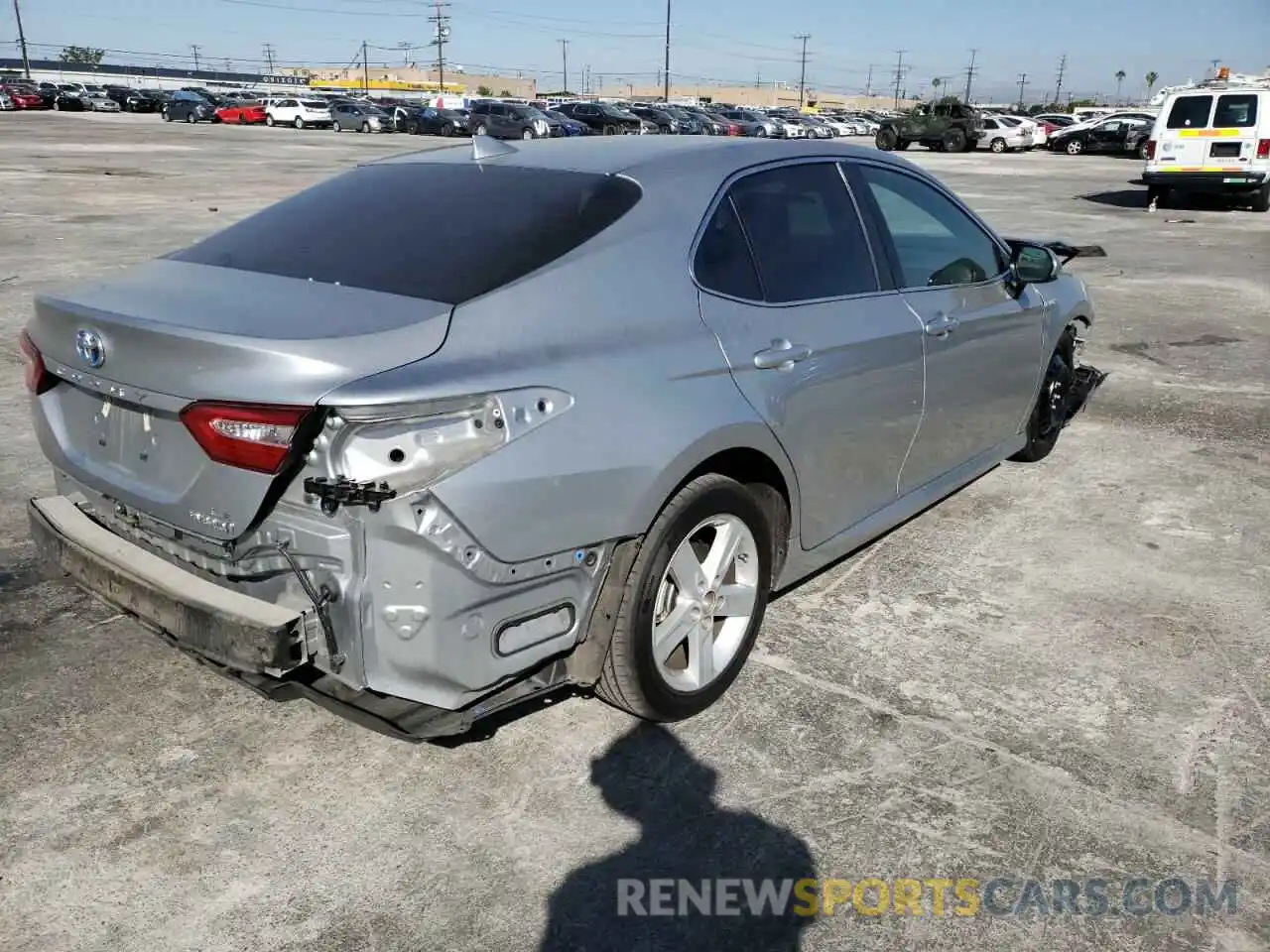 4 Photograph of a damaged car 4T1B31HK2KU513916 TOYOTA CAMRY 2019