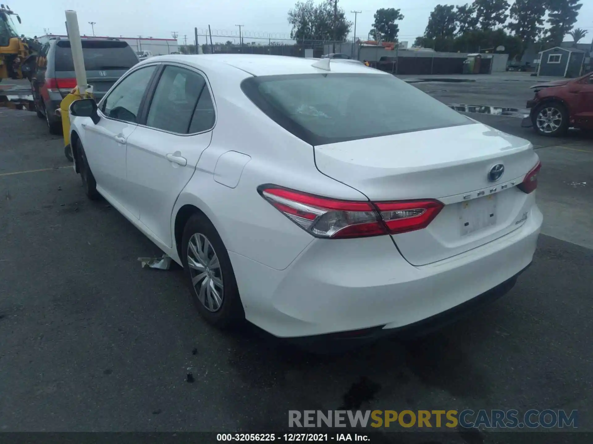 3 Photograph of a damaged car 4T1B31HK2KU515620 TOYOTA CAMRY 2019