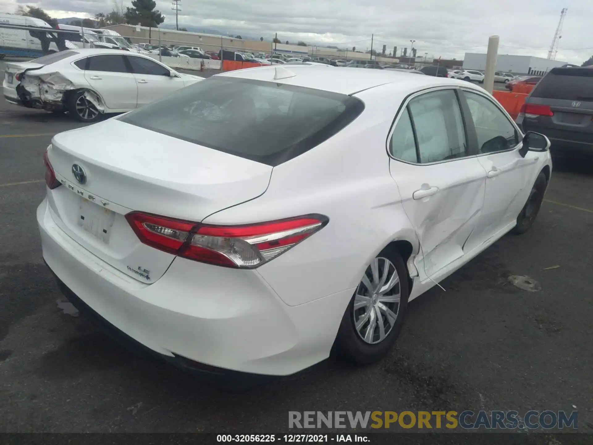 4 Photograph of a damaged car 4T1B31HK2KU515620 TOYOTA CAMRY 2019