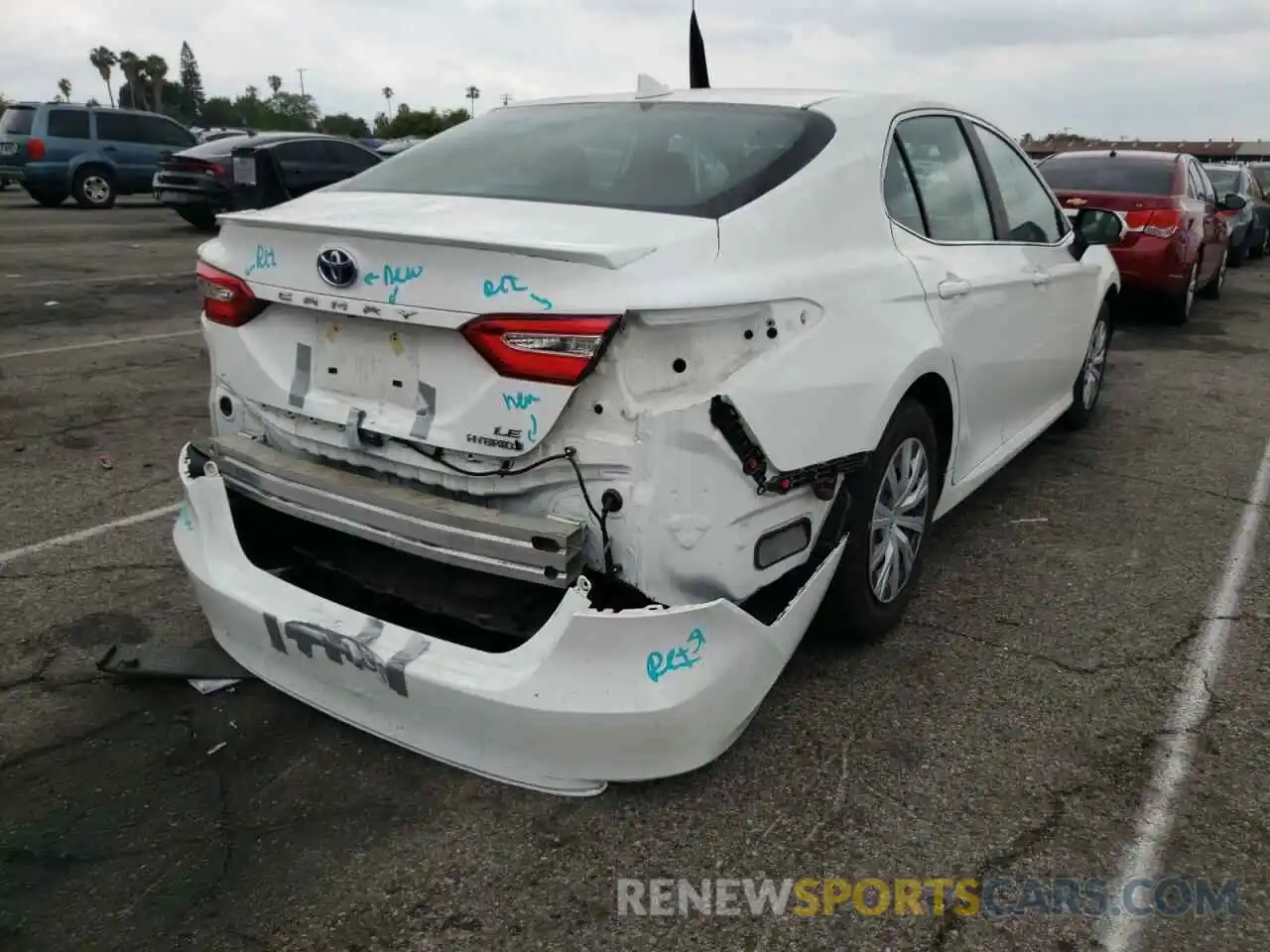 4 Photograph of a damaged car 4T1B31HK3KU510782 TOYOTA CAMRY 2019