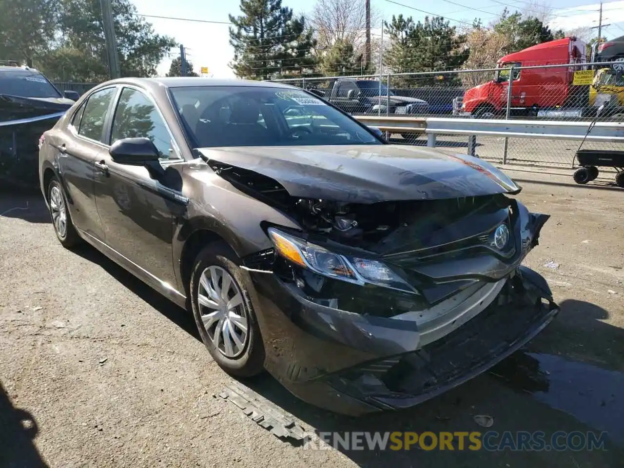 1 Photograph of a damaged car 4T1B31HK3KU511320 TOYOTA CAMRY 2019