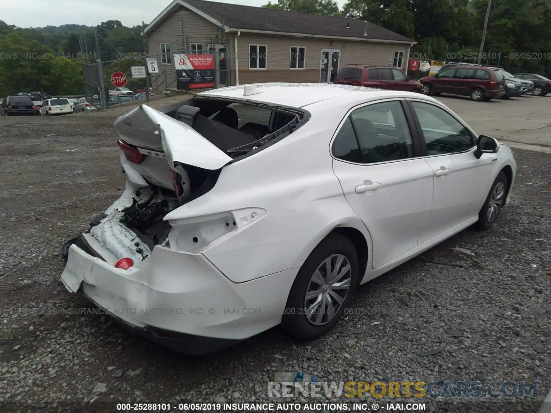 4 Photograph of a damaged car 4T1B31HK3KU511348 TOYOTA CAMRY 2019