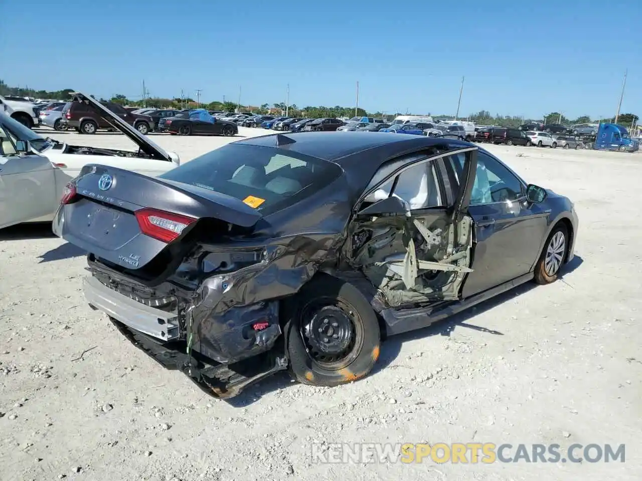 3 Photograph of a damaged car 4T1B31HK3KU512077 TOYOTA CAMRY 2019