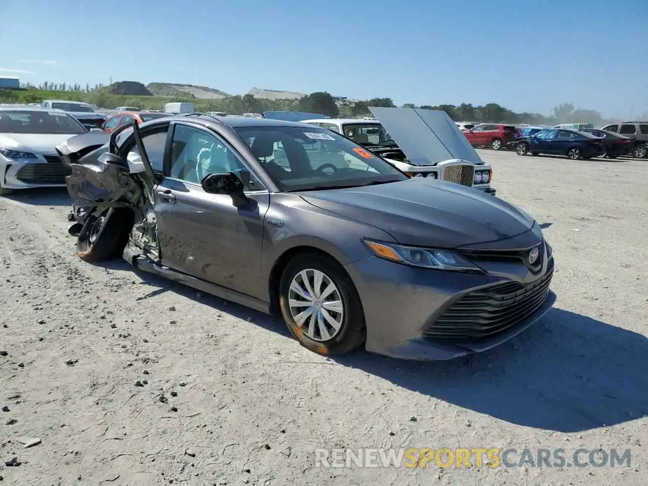 4 Photograph of a damaged car 4T1B31HK3KU512077 TOYOTA CAMRY 2019