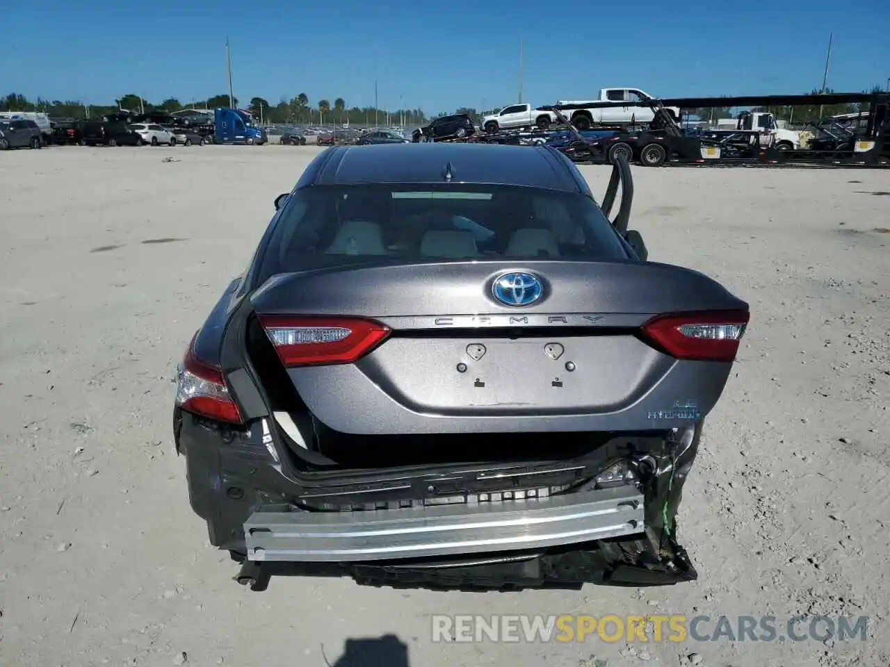 6 Photograph of a damaged car 4T1B31HK3KU512077 TOYOTA CAMRY 2019