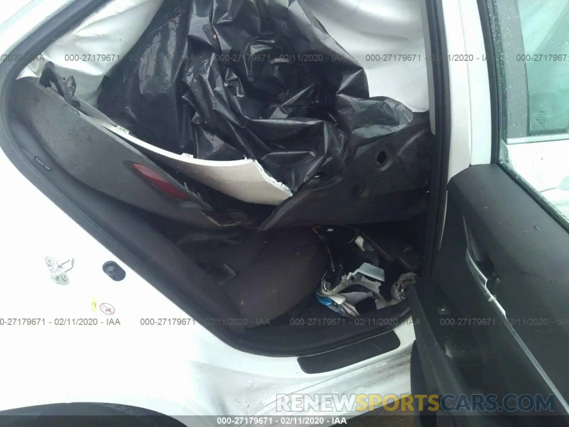 10 Photograph of a damaged car 4T1B31HK3KU513018 TOYOTA CAMRY 2019