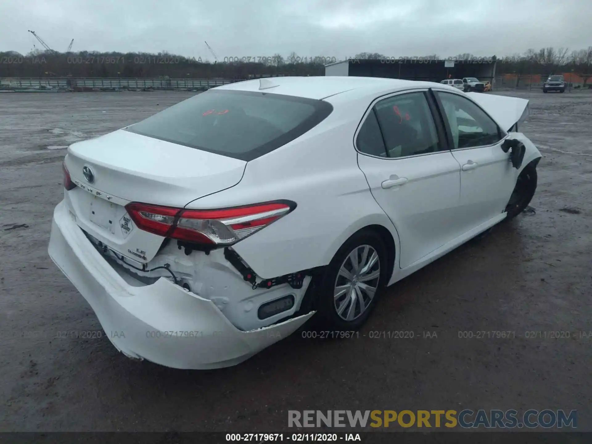 4 Photograph of a damaged car 4T1B31HK3KU513018 TOYOTA CAMRY 2019