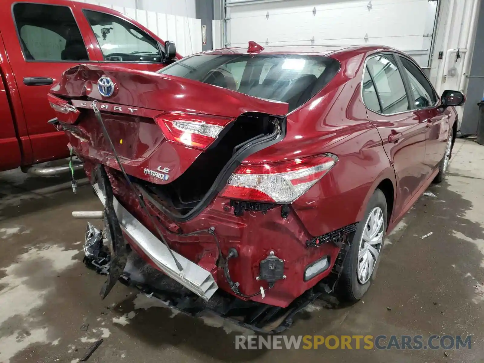 4 Photograph of a damaged car 4T1B31HK3KU516906 TOYOTA CAMRY 2019